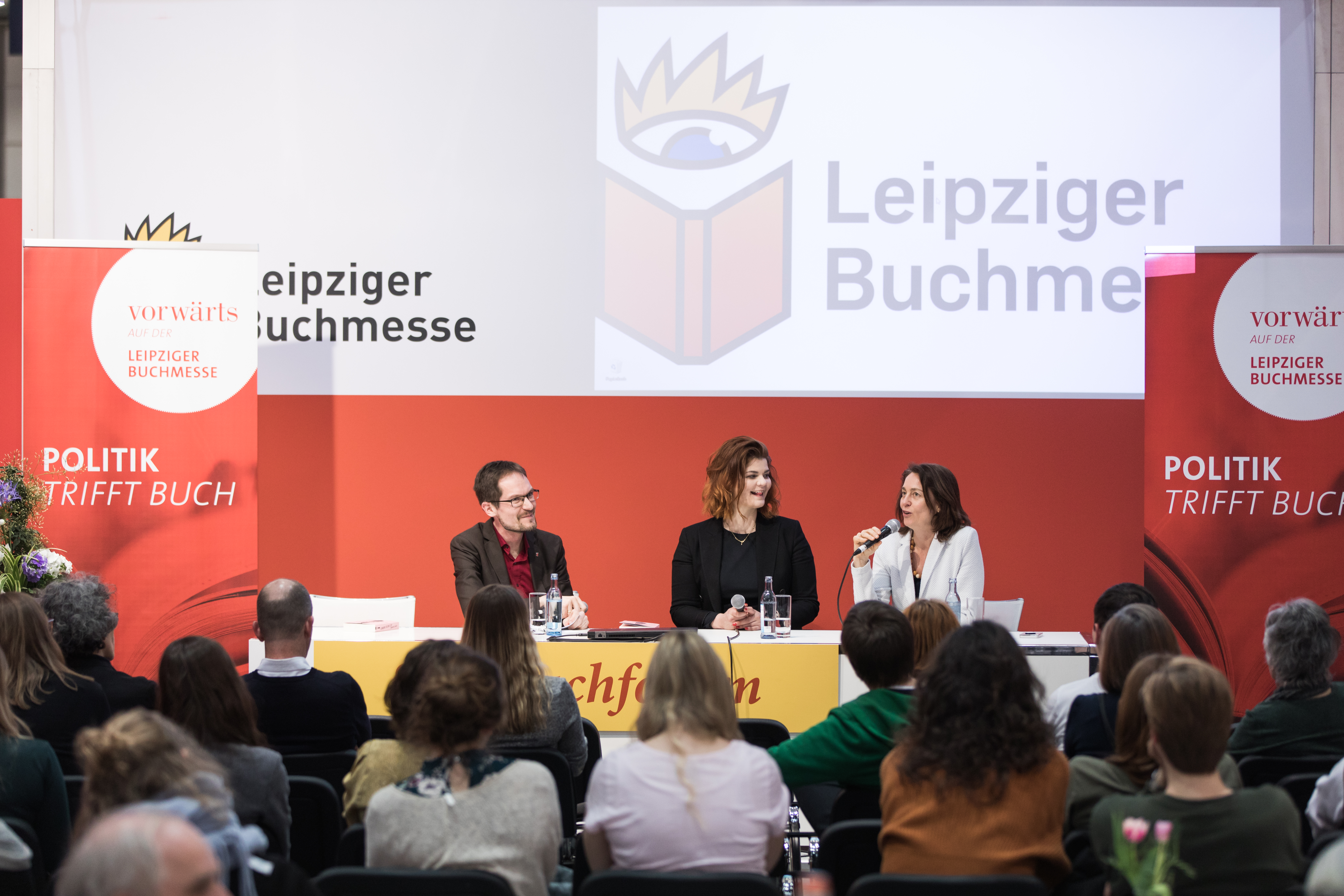 Alte weiße Männer und andere Probleme: Sophie Passmann und Katarina Barley bei der vorwärts-Diskussion auf der Leipziger Buchmesse