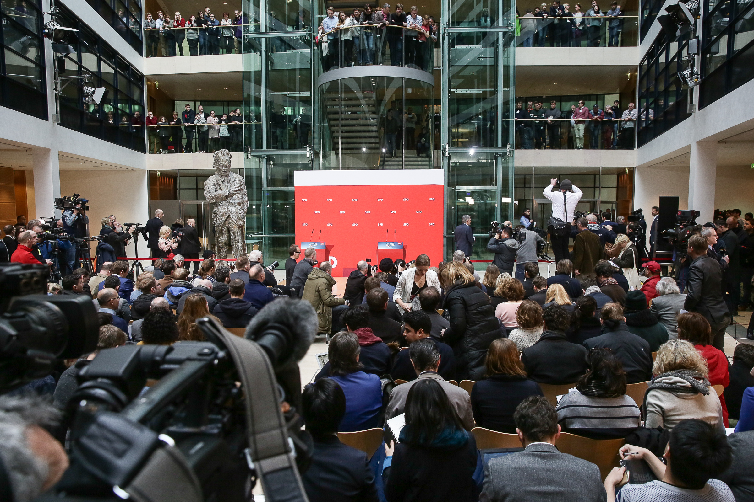 Am 4 März 2018 wartet die Presse im Willy-Brandt-Haus auf das Ergebnis des SPD-Mitgliedervotums.