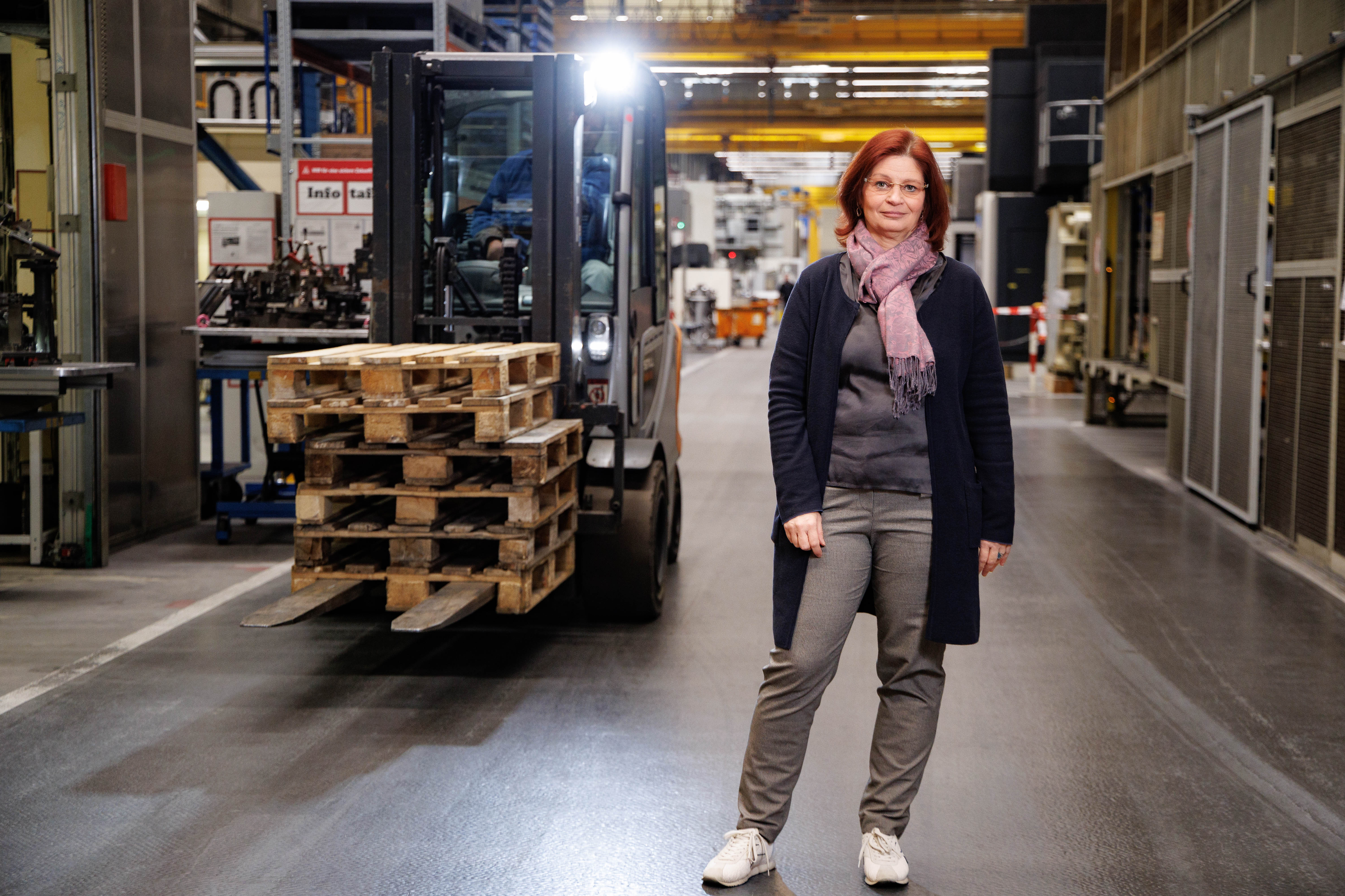„Es ist ein stetiger Wandel, in dem wir uns befinden“, sagt die Betriebsratsvorsitzende Daniela Nowak in der Halle für Werkzeugbau im Volkswagenwerk am Standort Braunschweig.