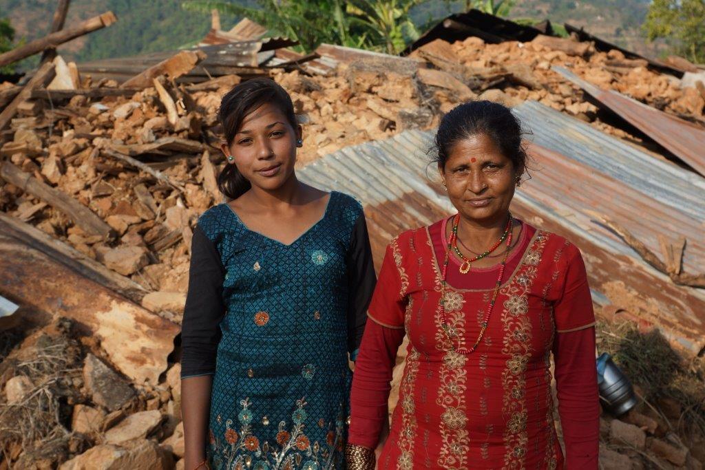 Frauen nach Erdbeben in Nepal 
