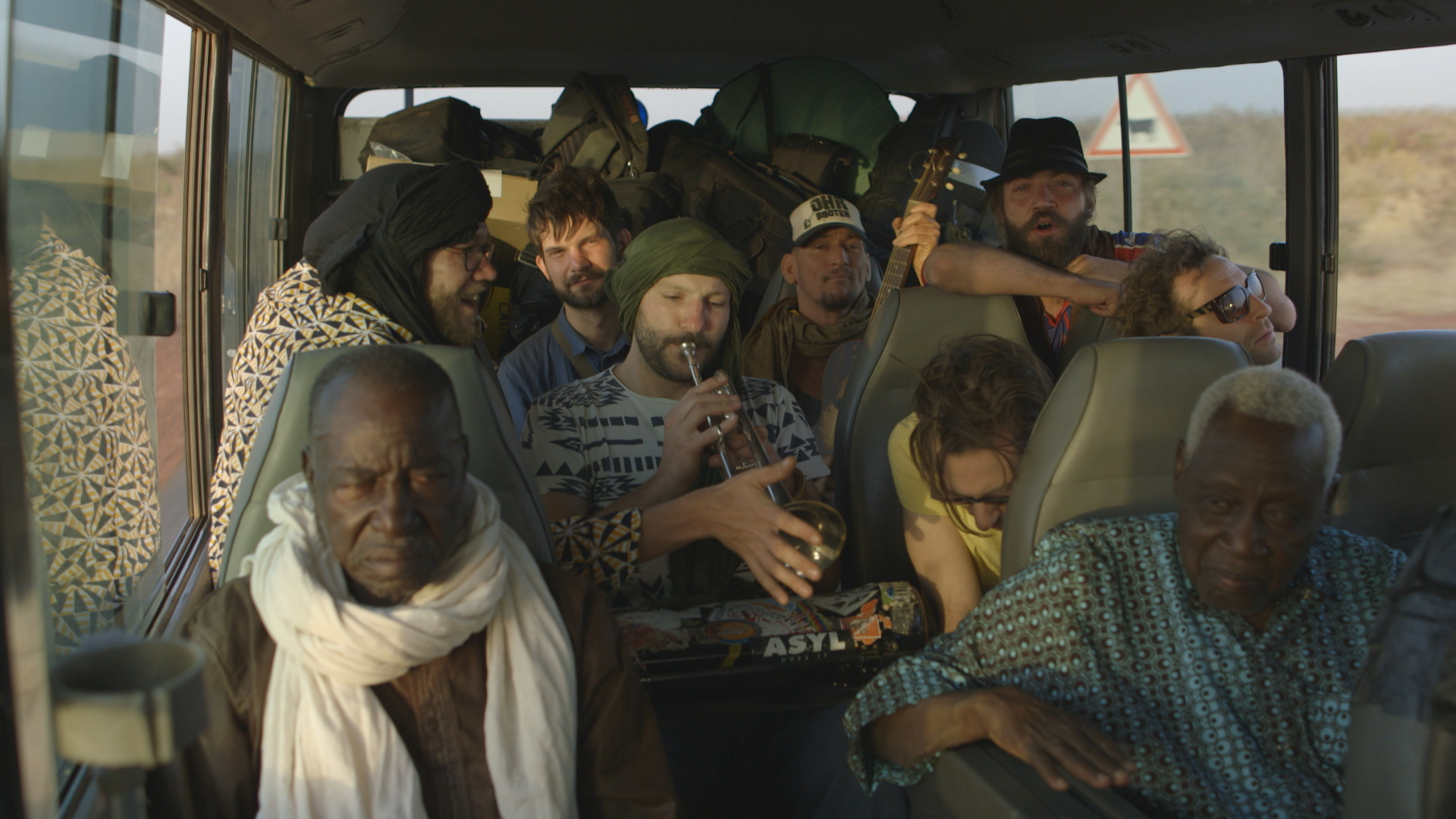 Spannender Trip: Musiker*innen aus Deutschland und Mali reisen kreuz und quer durchs Land.