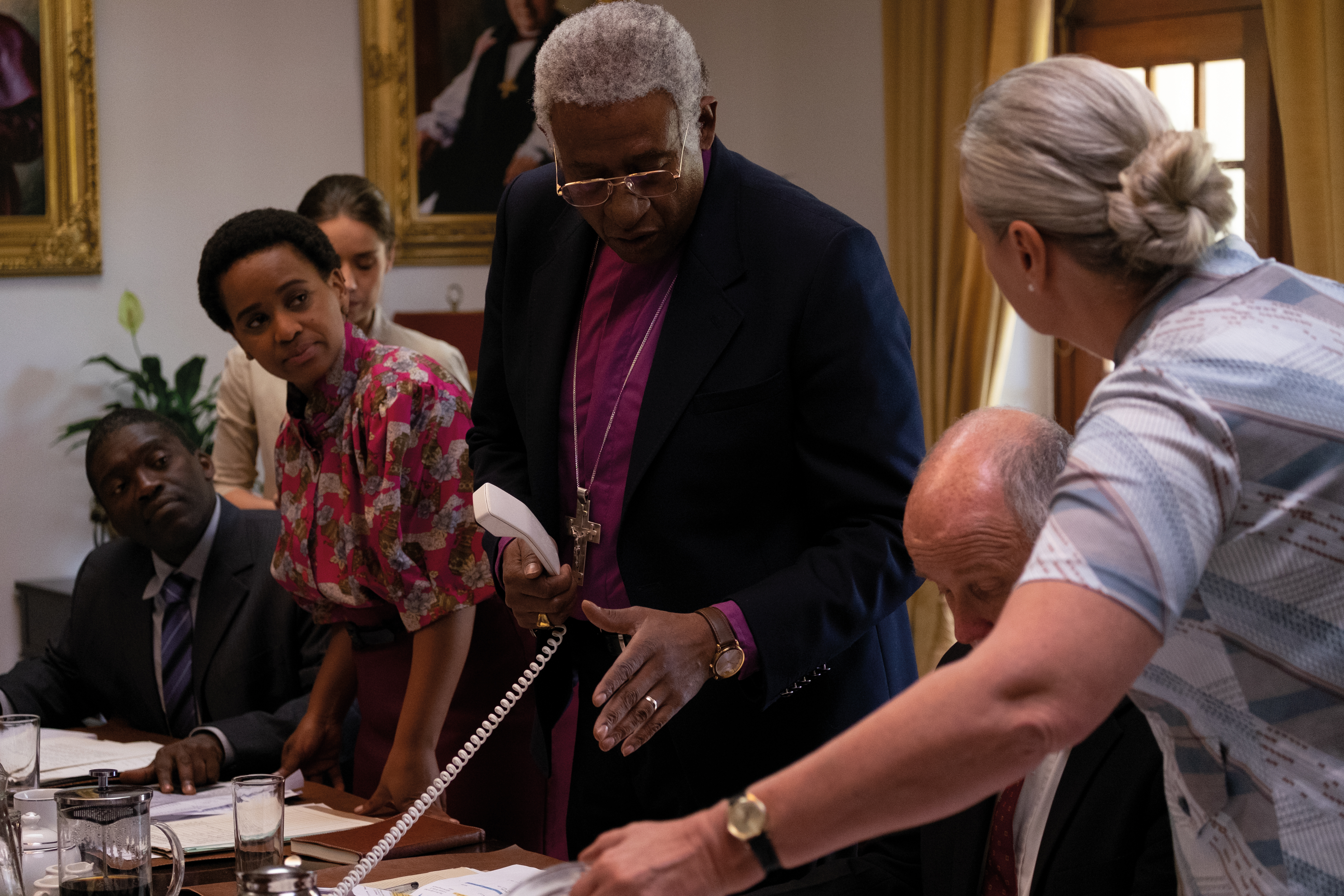 Im Dienst von Wahrheit und Versöhnung ist Desmond Tutu (Forest Whitaker) im Dauerstress.