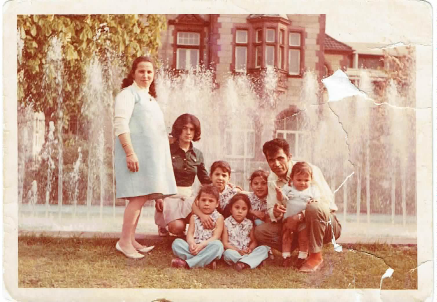 Gekommen, um zu bleiben: Die Großeltern von Regisseur Çagdaş Yüksel um 1970 mit ihrem Nachwuchs in Mönchengladbach.