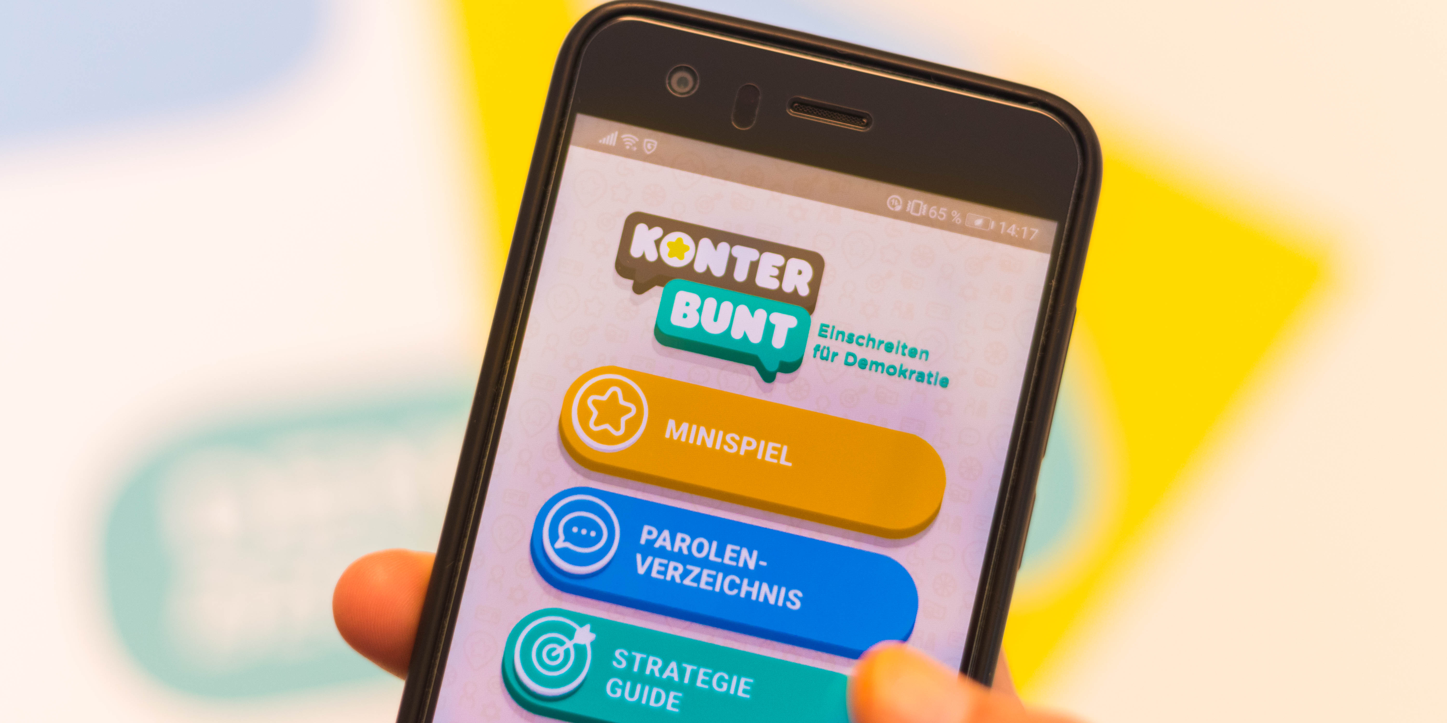 Digitaler Helfer gegen Rassismus: Die App „Konterbunt“ hilft bei Stammtisch-Debatten.