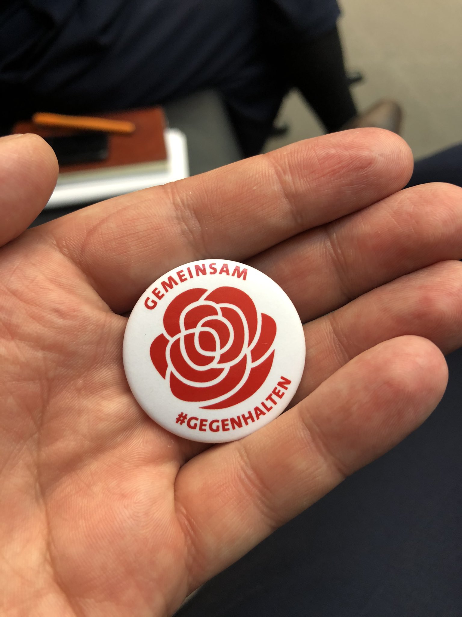 Die SPD hat sich in Thüringen sauber verhalten. Sie muss dies auch künftig tun, weil der Schutz der Demokratie das erfordert, meint Hans-Jochen Vogel.
