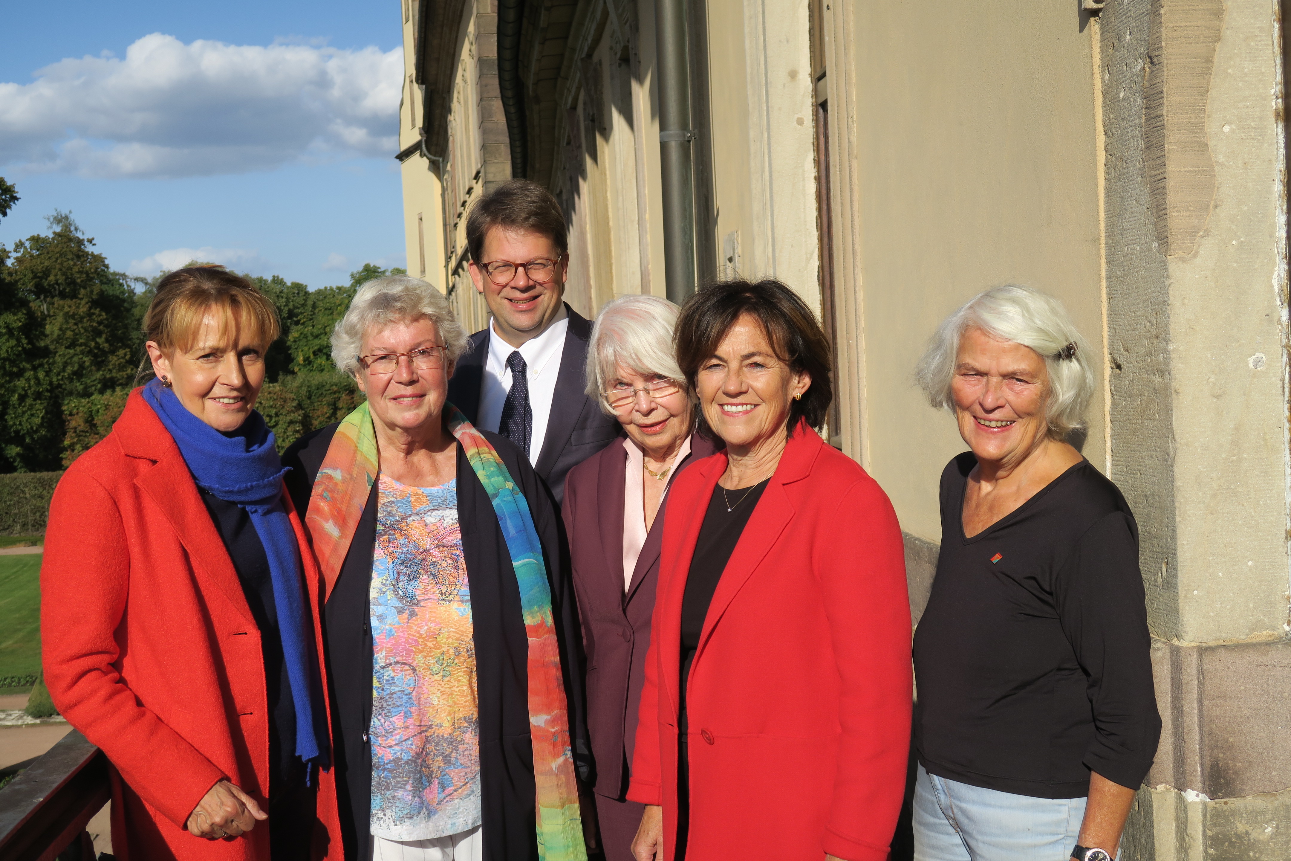 1987 in den Bundestag: Edelgard Buhlman (von links), Barbara Weiler, Rose Götte, Margit Conrad, Monika Ganseforth zusammen mit Fuldas Oberbürgermeister Heiko Wingenfeld im Oktober 2019. 