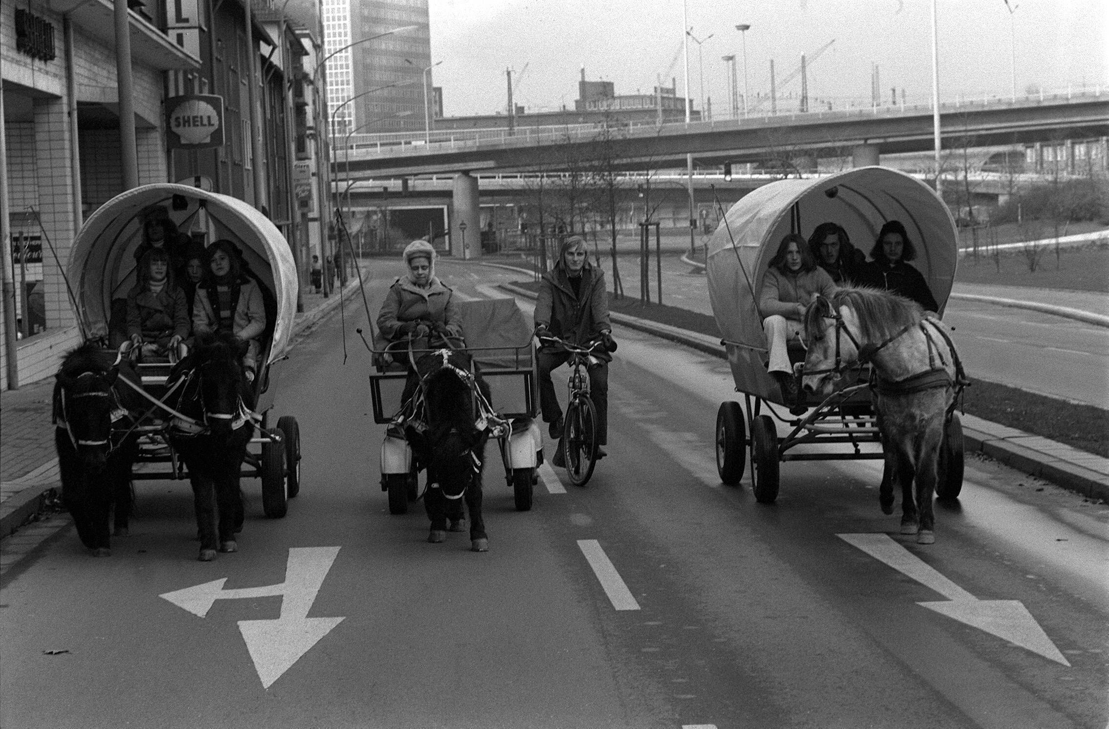 Pferdekutsche und Fahrrad statt Auto: Die Erdölkrise 1973 war ein Schock für die Bundesrepublik.