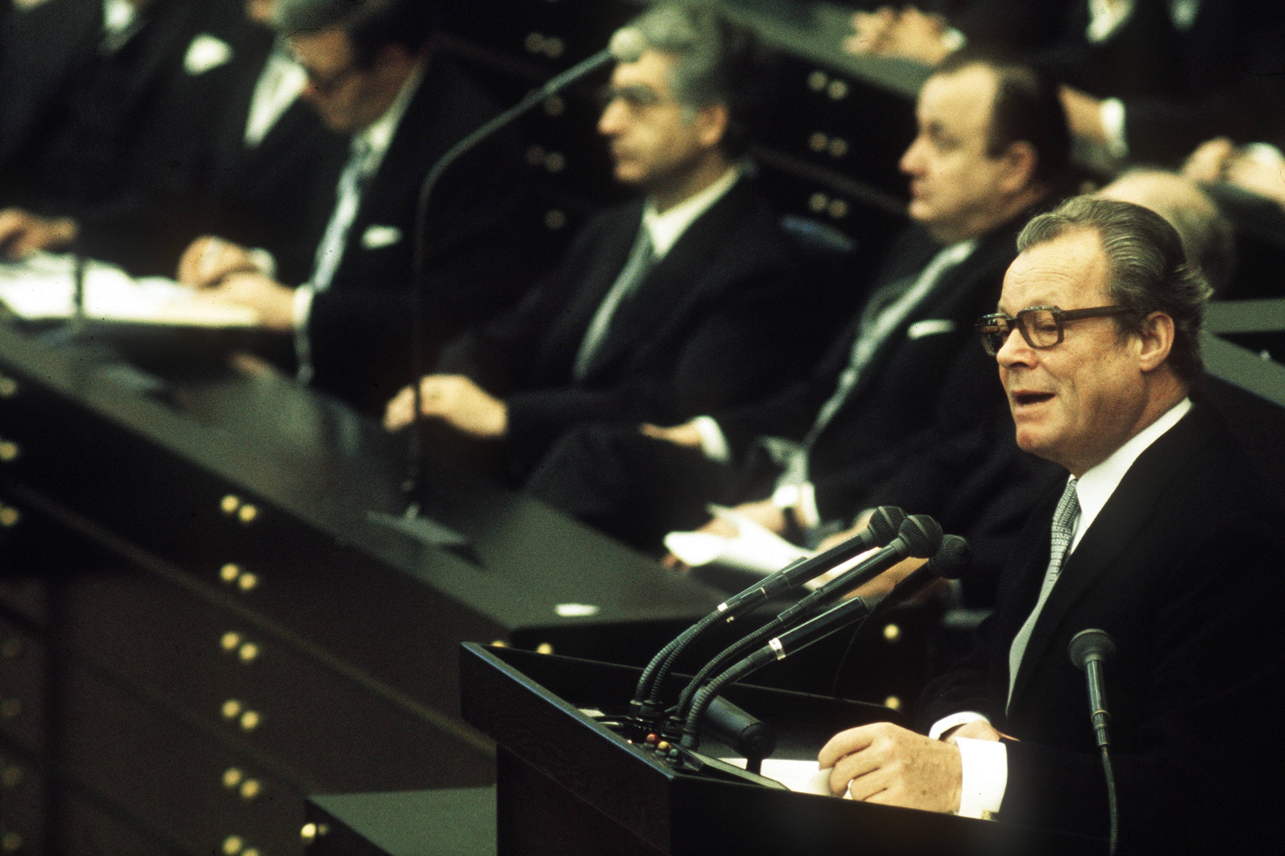 Am Ende reichte der Fraktionswechsel von Wilhelm Helms nicht: Willy Brandt bestand das Misstrauensvotum im April 1972.