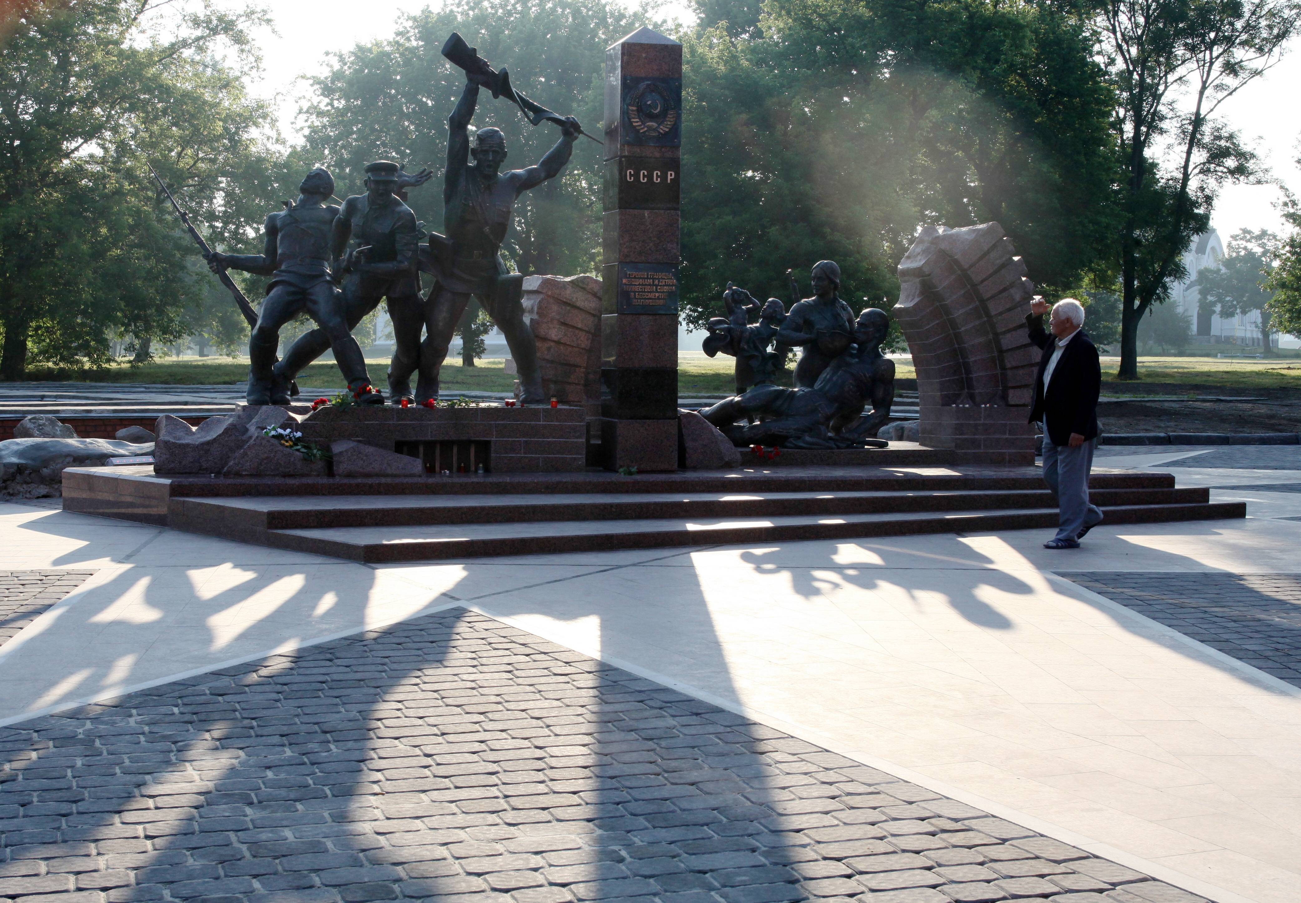 Jedes Land erinnert anders: Denkmal für den Überfall Nazi-Deutschlands auf die Sowjetunion im belarussischen Brest