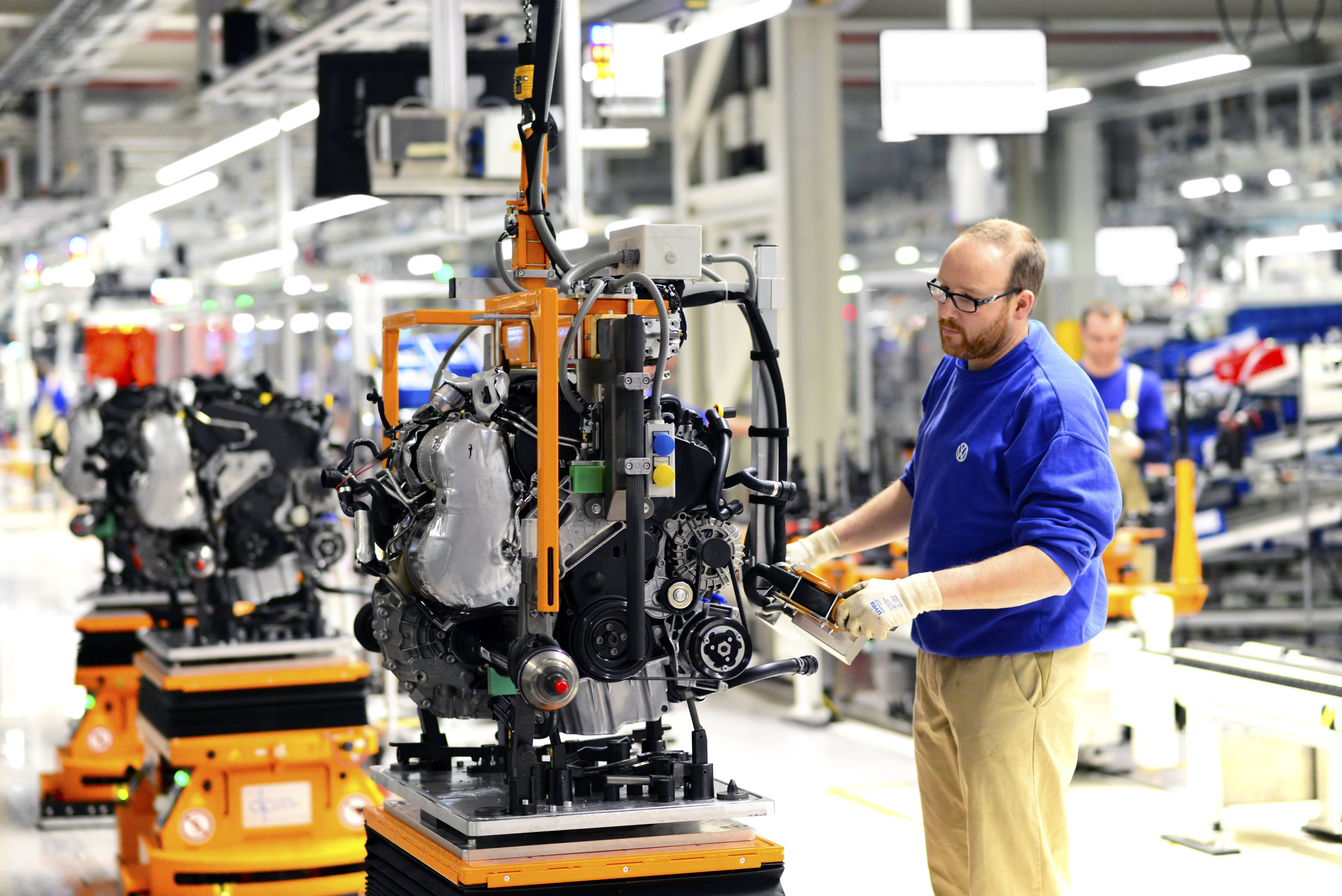 Autoproduktion bei Volkswagen in Wolfsburg: Wenn der ökologische und digitale Übergang auch ein sozialer und gerechter werden soll, gelingt das nur mitbestimmt.