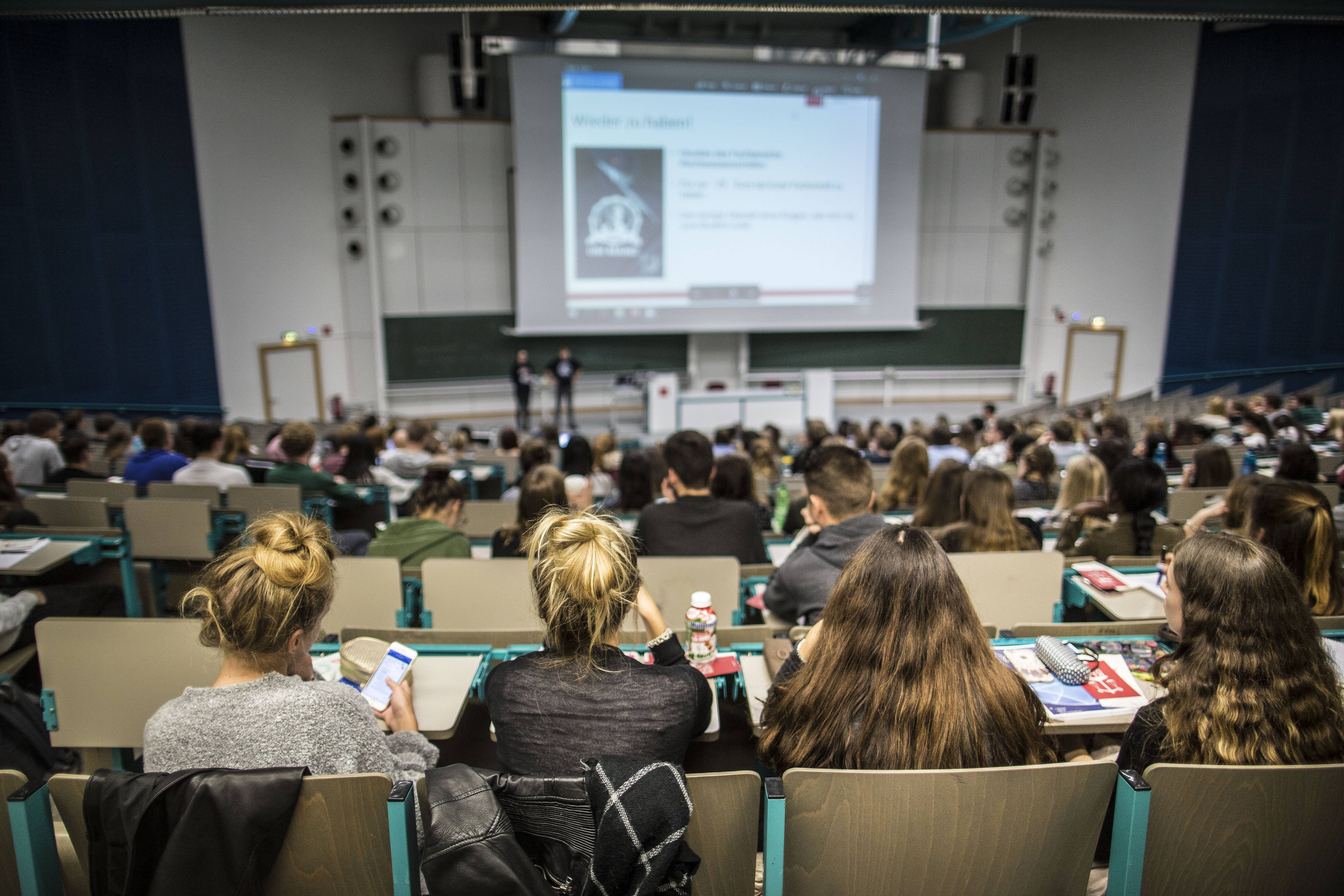 Studierende an der Universität: Der Einstieg in höhere Positionen ist deutlich schwieriger geworden, sagt die Soziologion Christina Möller.