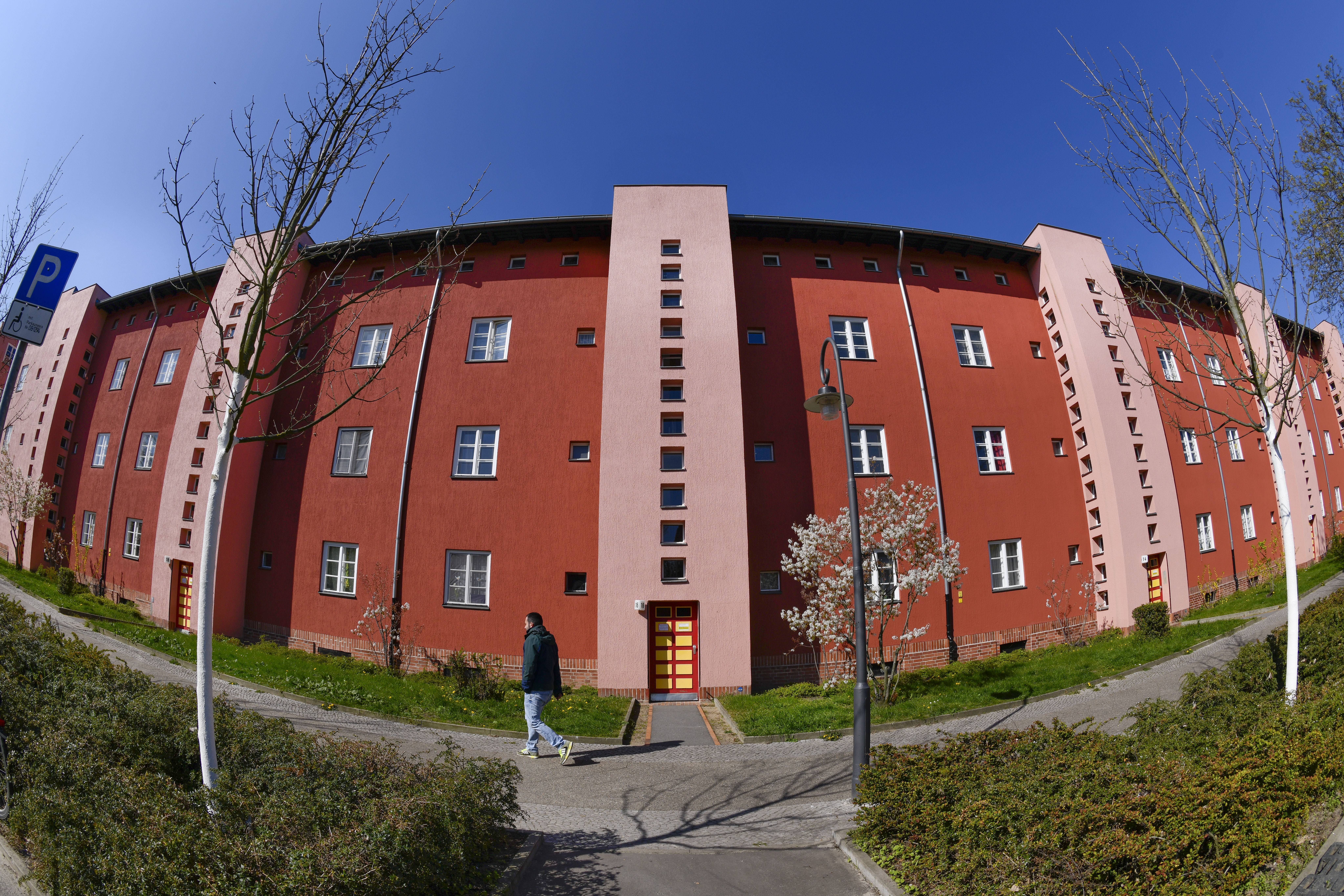 Vorbild des Wohnens im 20. Jahrhundert: die Hufeisensiedlung in Britz in Berlin-Neukölln: 