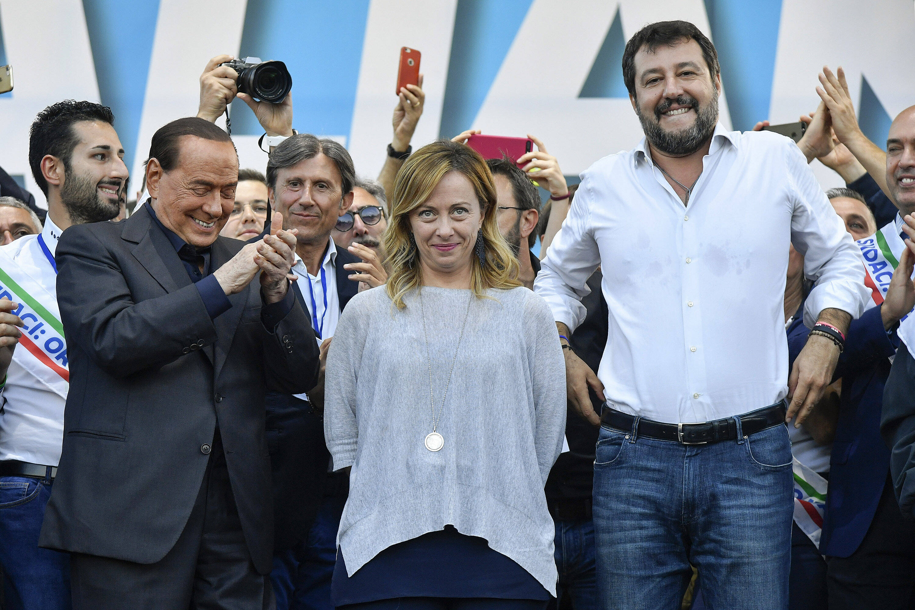 Schon 2019 traten sie in Rom gemeinsam auf, ab 2023 könnten Berlusconi, Meloni und Salvini als rechte Allianz in Italien regieren.