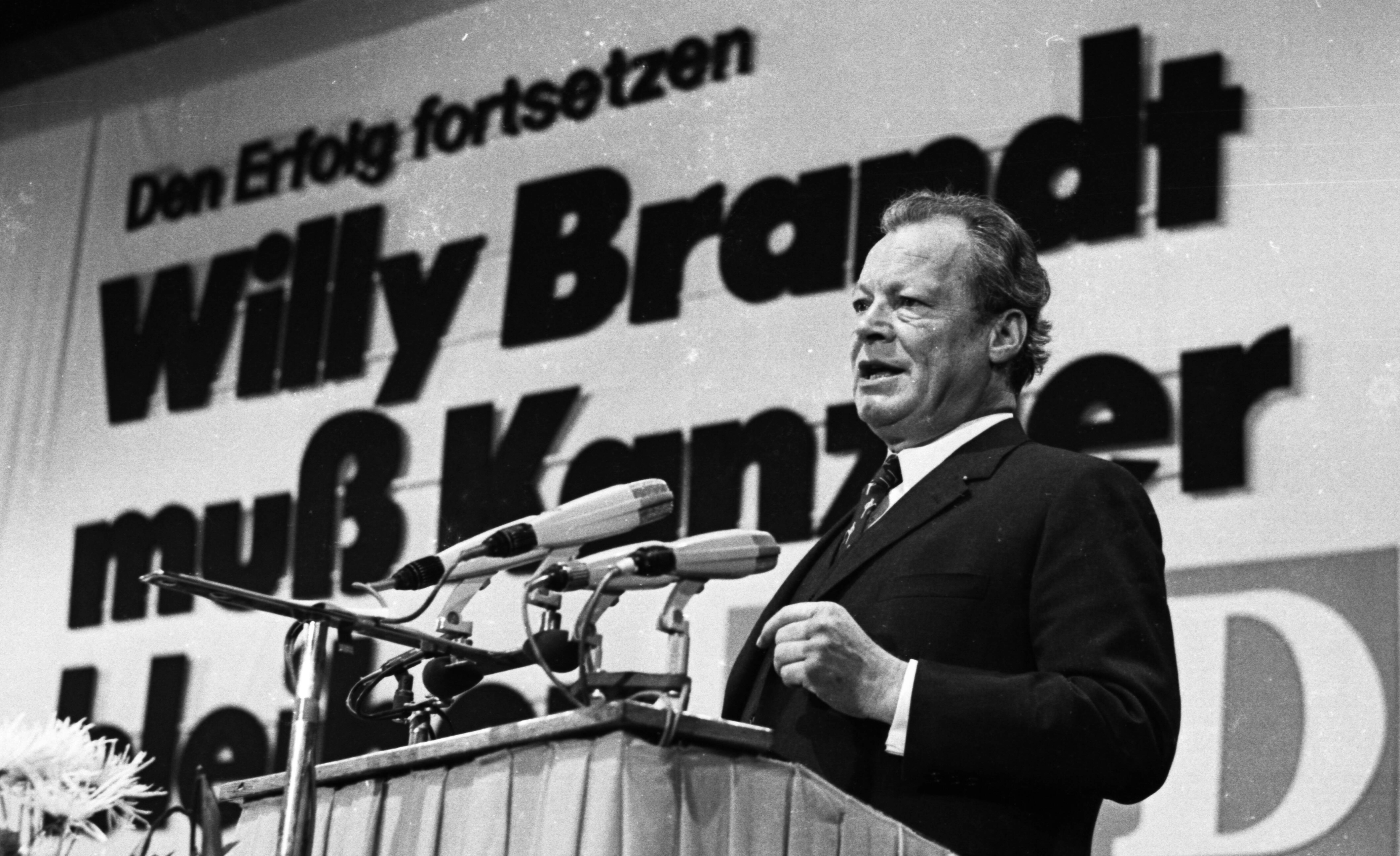 Willy Brandt muss Kanzler bleiben: Auf dem Parteitag am 13. Oktober 1972 beschloss die SPD ihr Programm für die Bundestagswahl.
