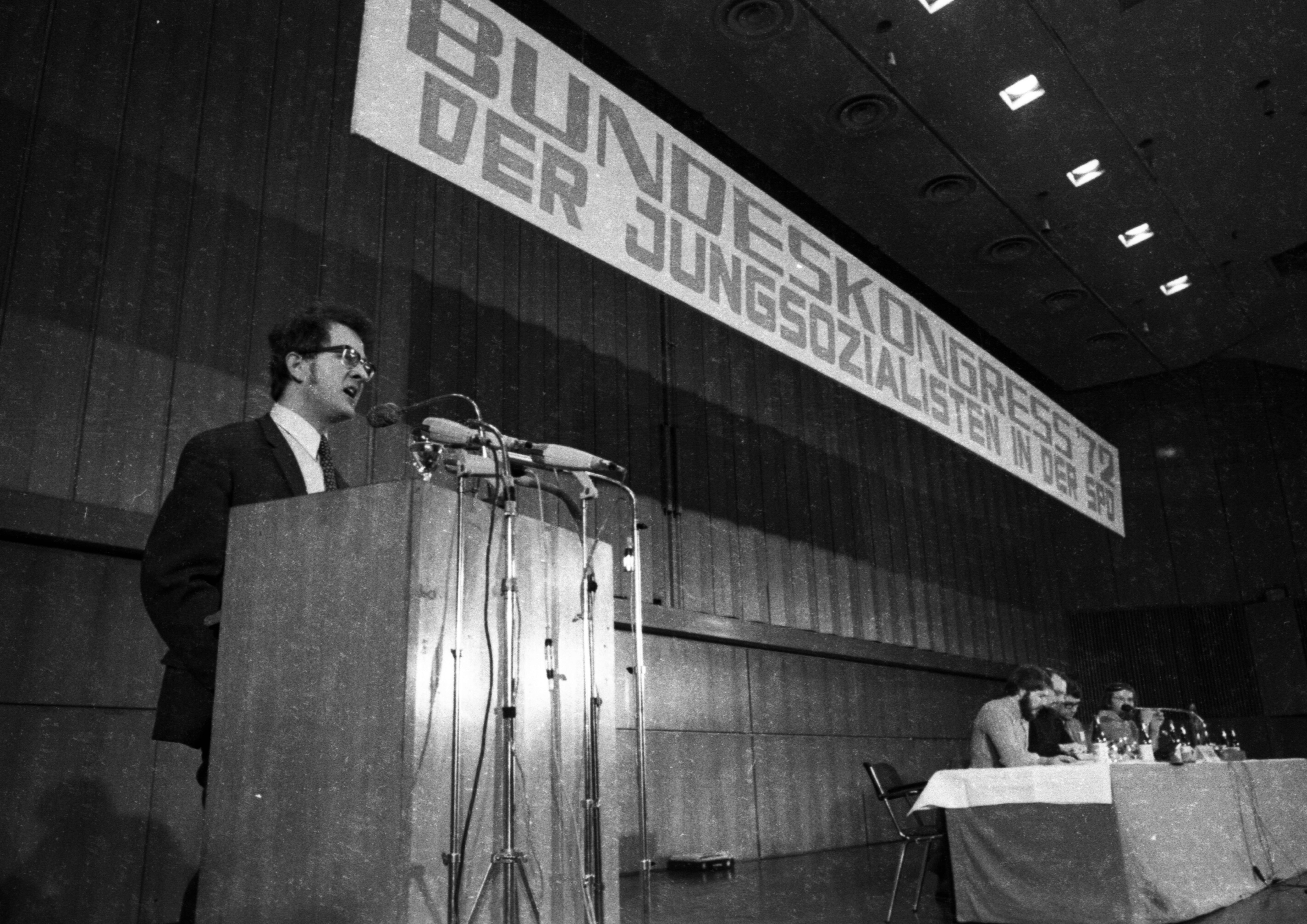 Karsten Voigt als Bundesvorsitzender der Jusos 1972.