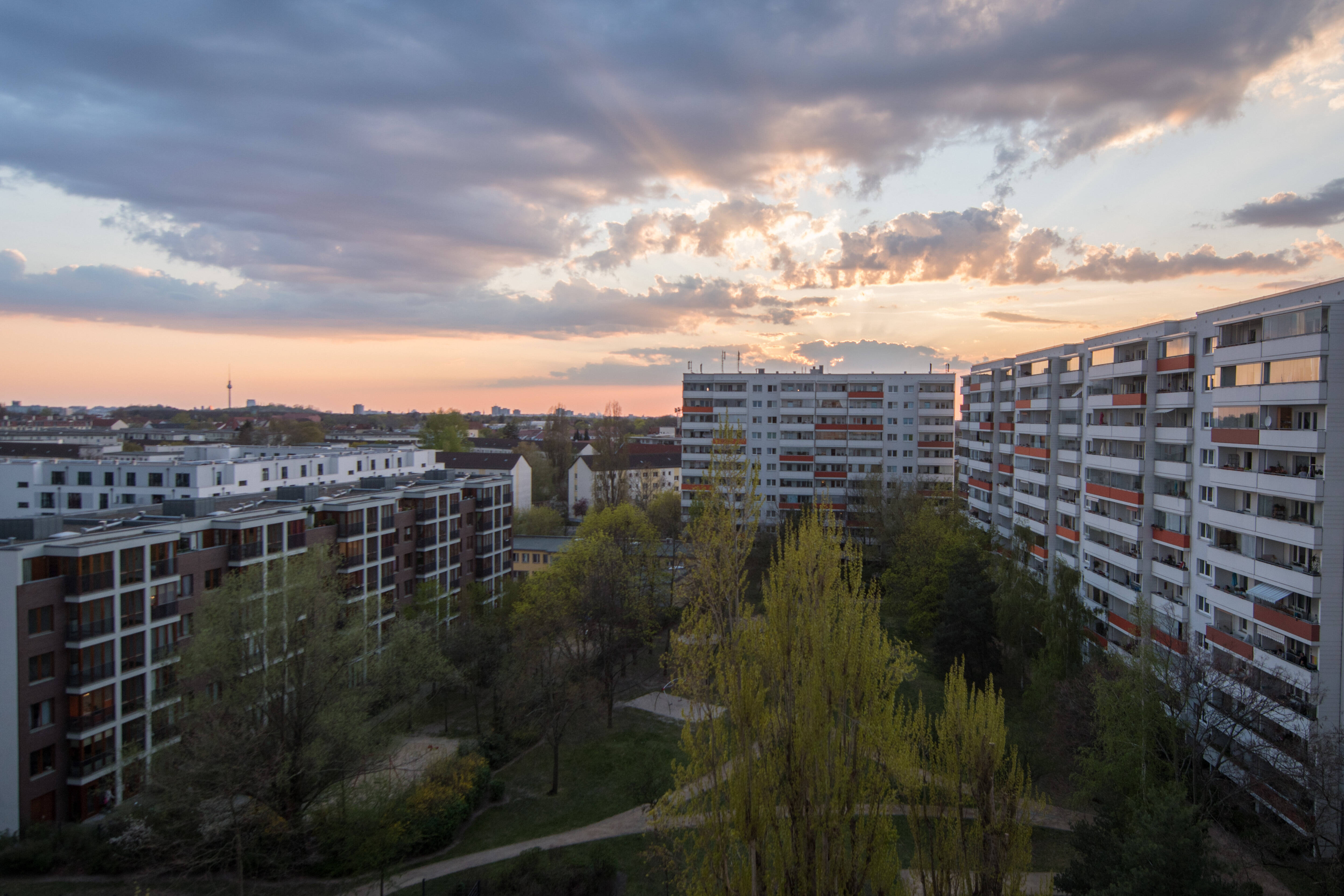 Klein, eng, trotzdem teuer: Wohnkosten in Großstädten sorgen einer Studie zufolge zunehmend für Armut.