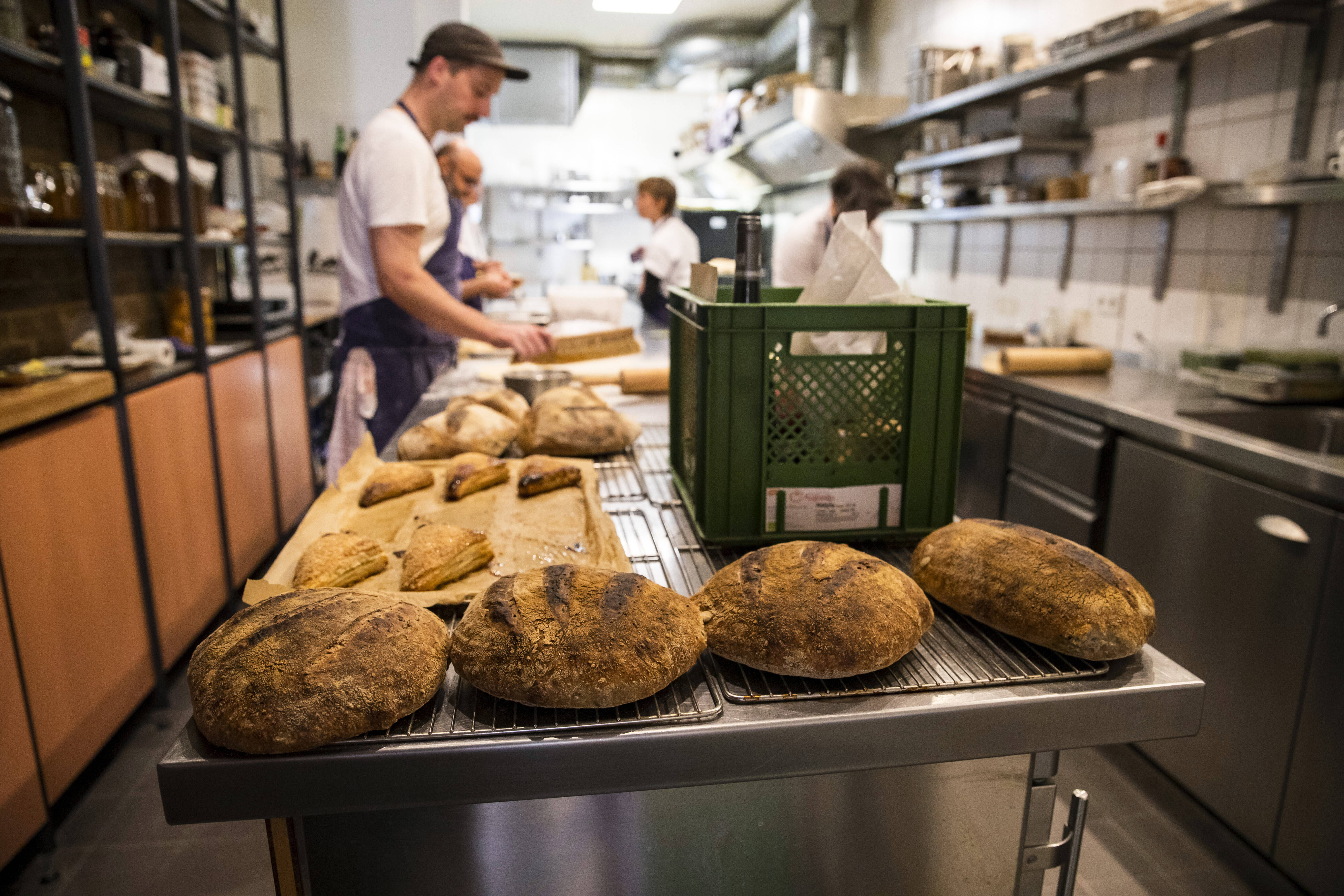 Beschäftigte in Bäckereien würden auch von einem höheren Mindestlohn profitieren.