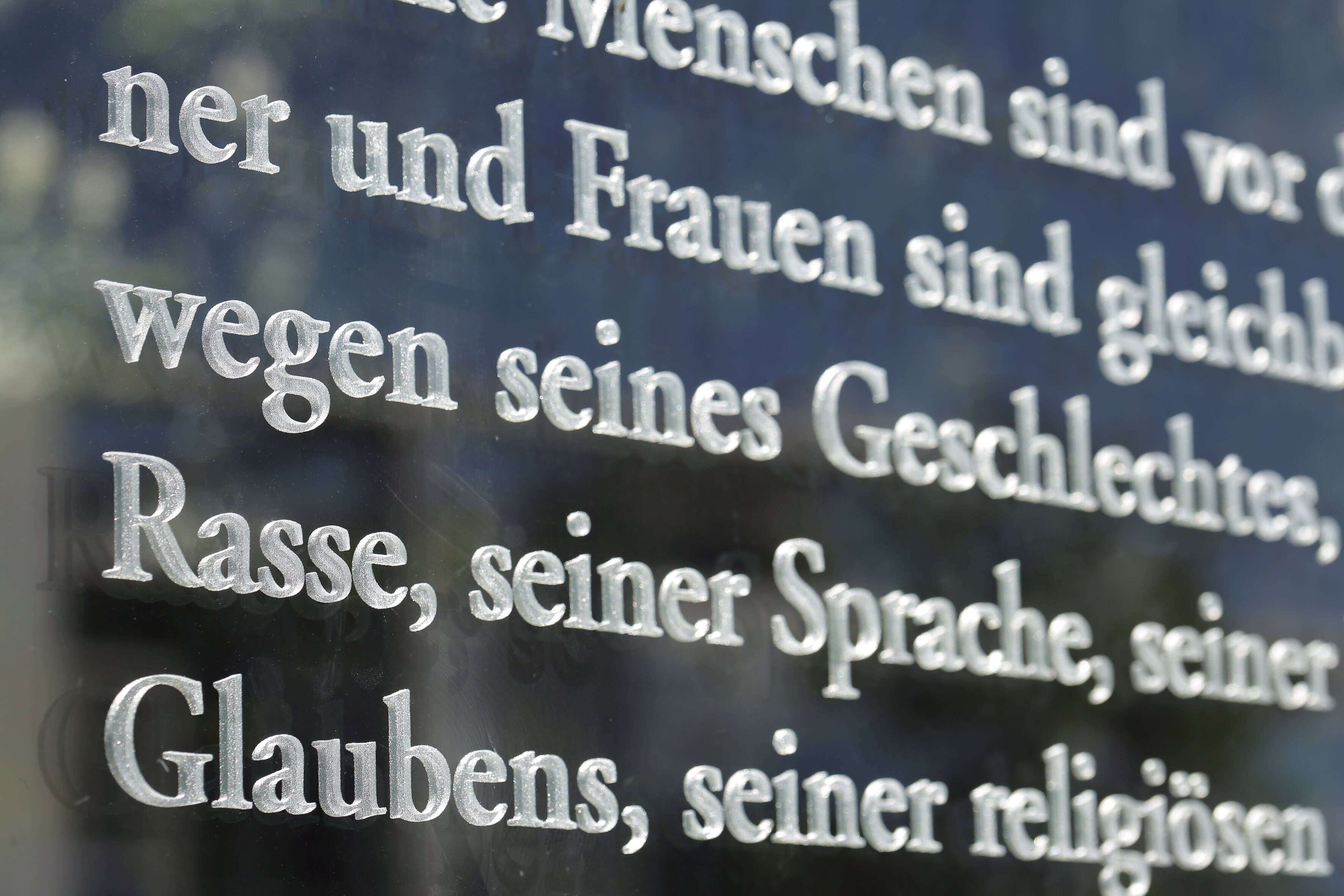 Der Begriff „Rasse“ gehört nicht mehr ins Grundgesetz, meinen viele Politiker*innen.