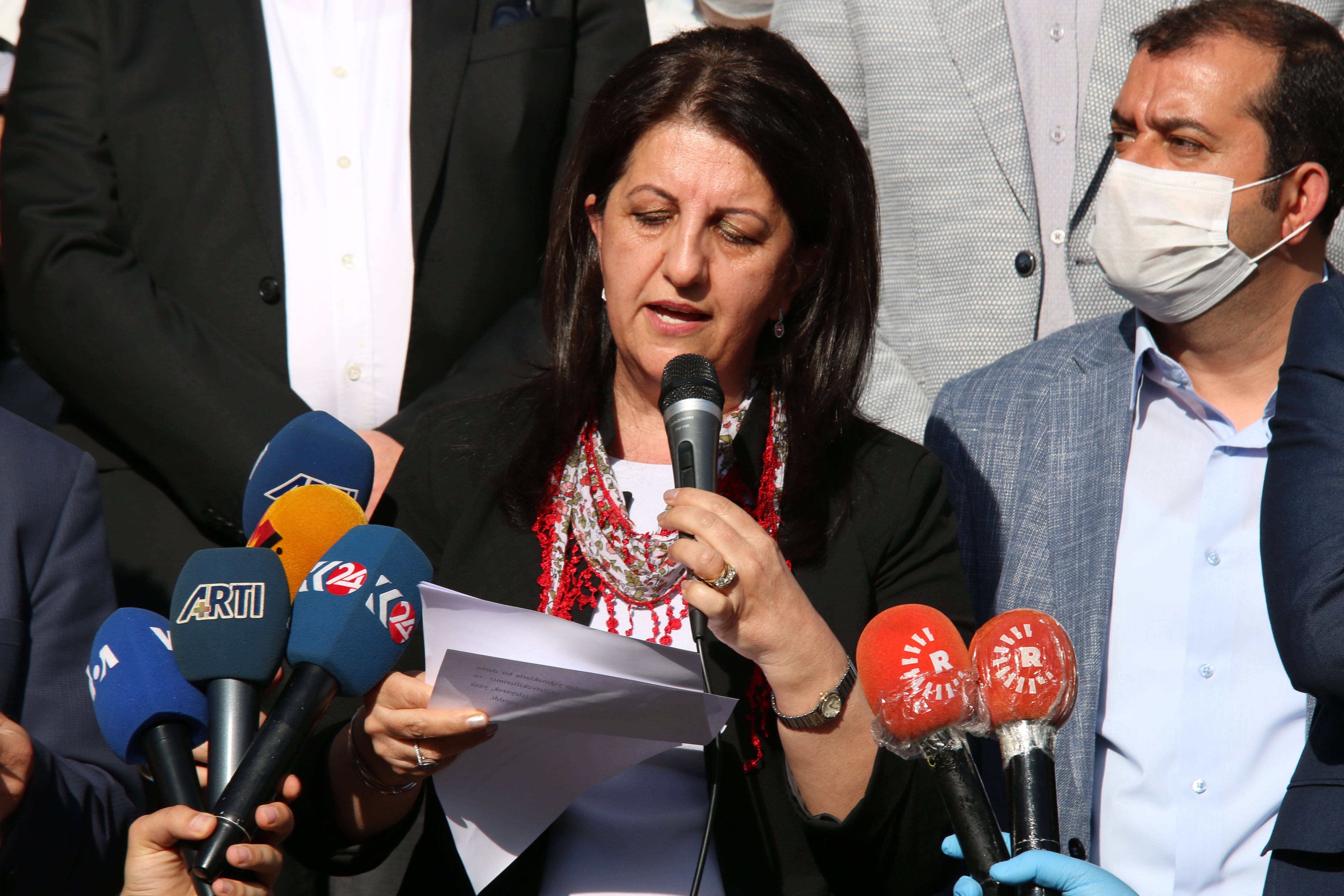 Droht der HDP in der Türkei das Verbot? Die Co-Vorsitzende Pervin Buldan (hier bei einem „Demokratie-Spaziergang“ in Ankara im vergangenen Jahr) zeigt sich kämpferisch.