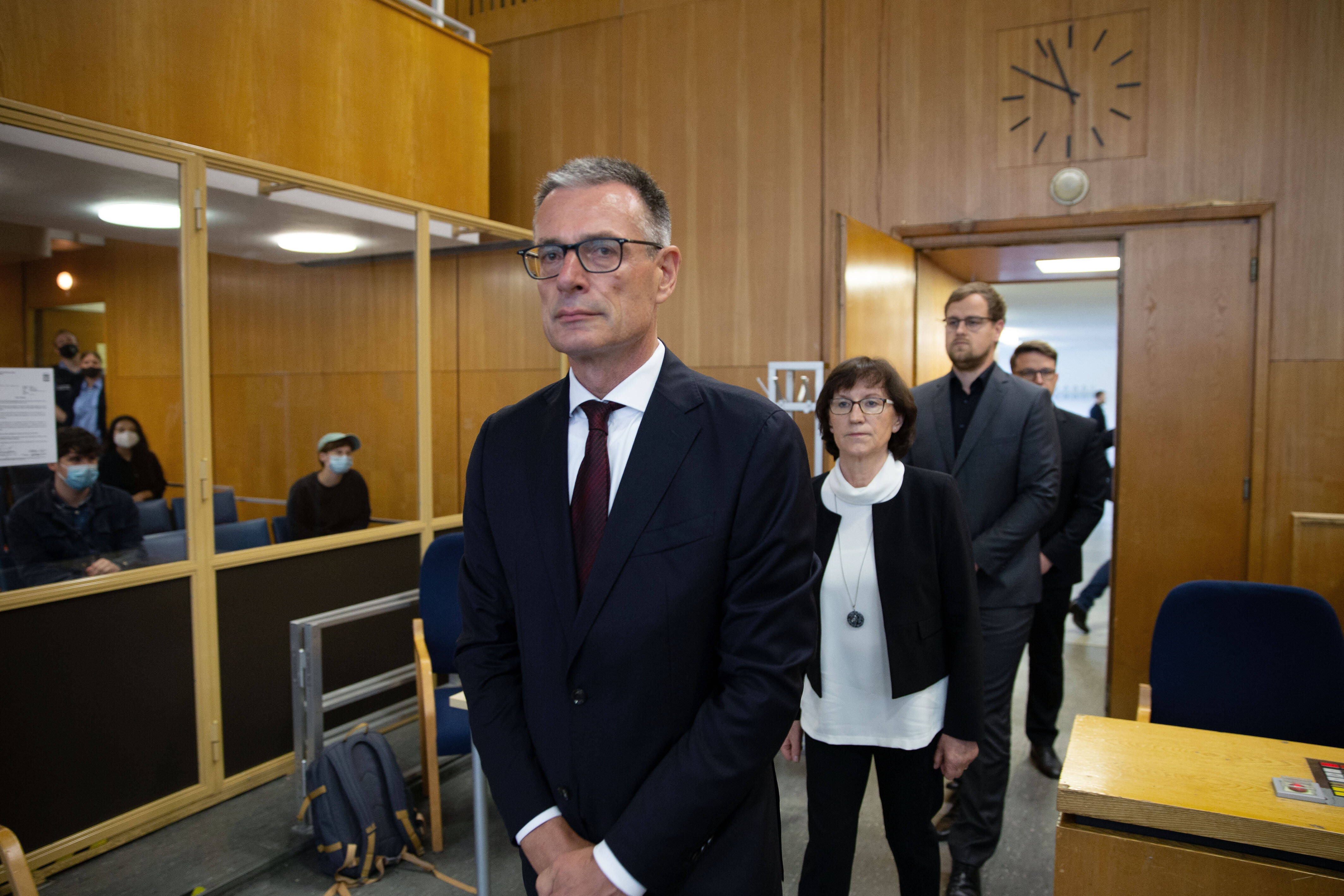 Doppeldeutige Komplimente an das Frankfurter Gericht: In seinem Schlussvortrag erklärte der Anwalt der Familie Lübcke (hier beim Prozessauftakt am 16. Juni 2020), warum er den Hauptangeklagten Stephan E. nicht für einen Einzeltäter hält.