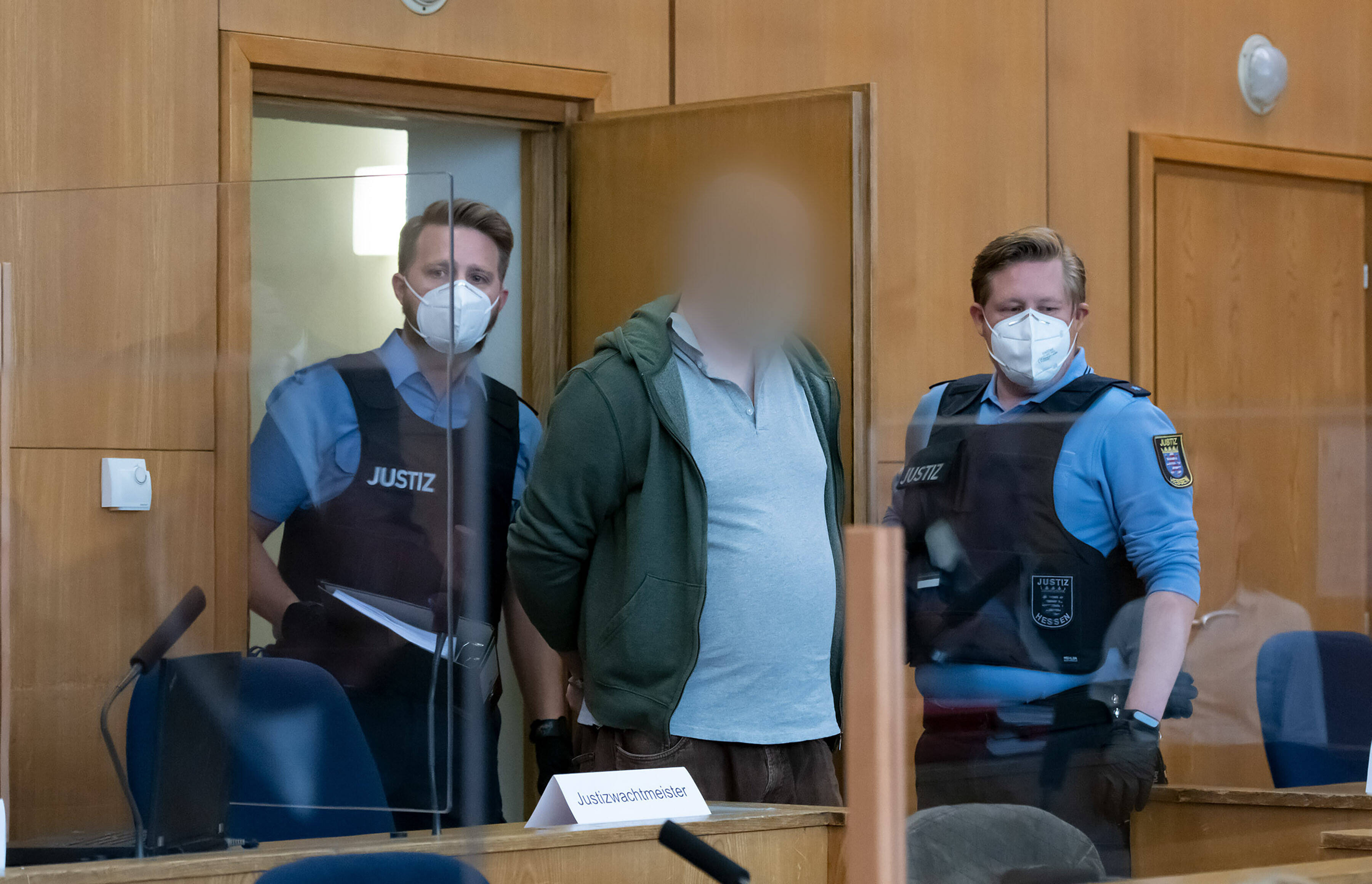 Angeklagt wegen Beihilfe zum Mord: Markus H. (Mitte) ist als Mitwisser beim Mord an Walter Lübcke angeklagt.