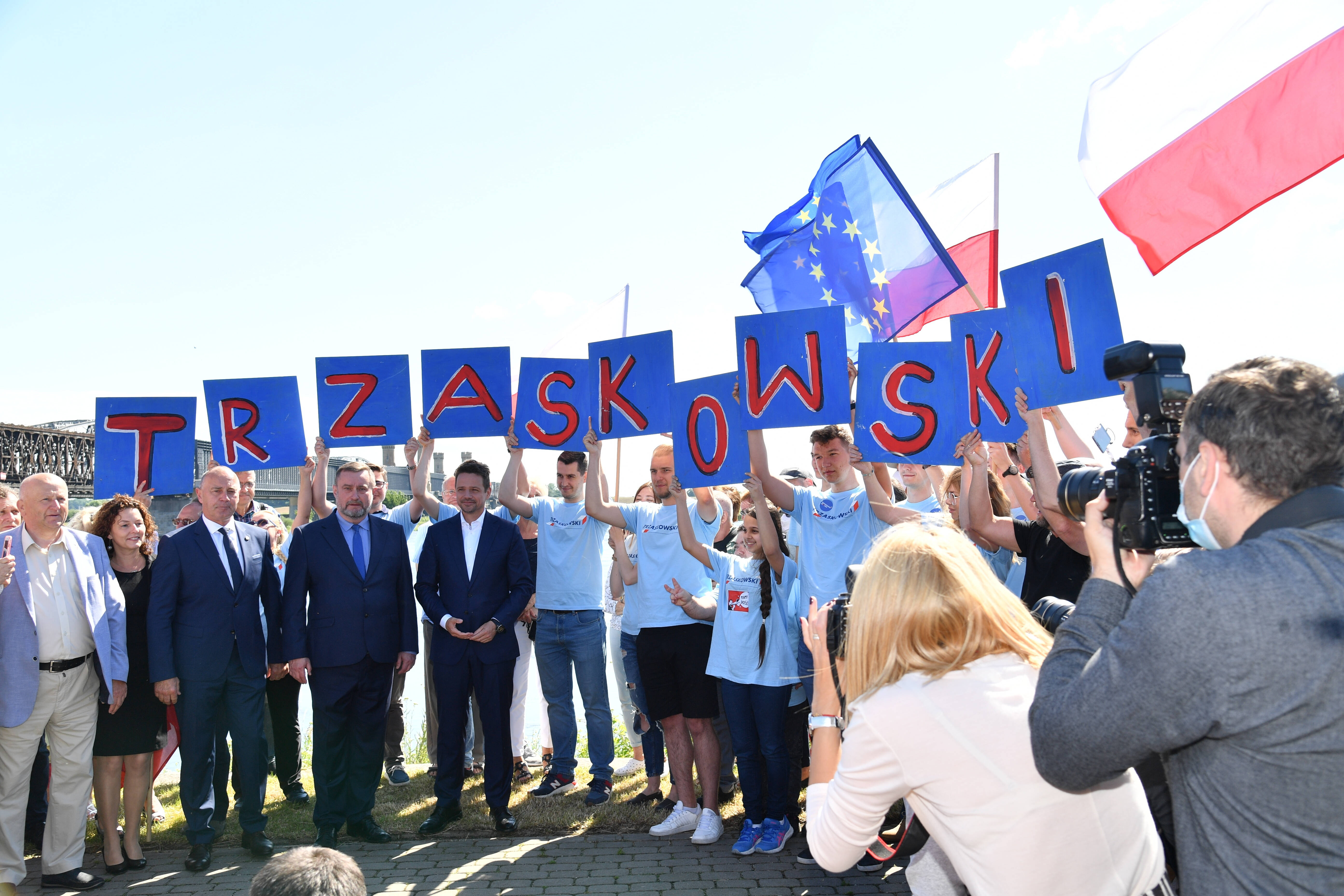 Oppositionskandidat Rafal Trzaskowski (unter dem „A“) genießt viel Unterstützung, hier mit seinen Anhängern am 30. Juni 2020.