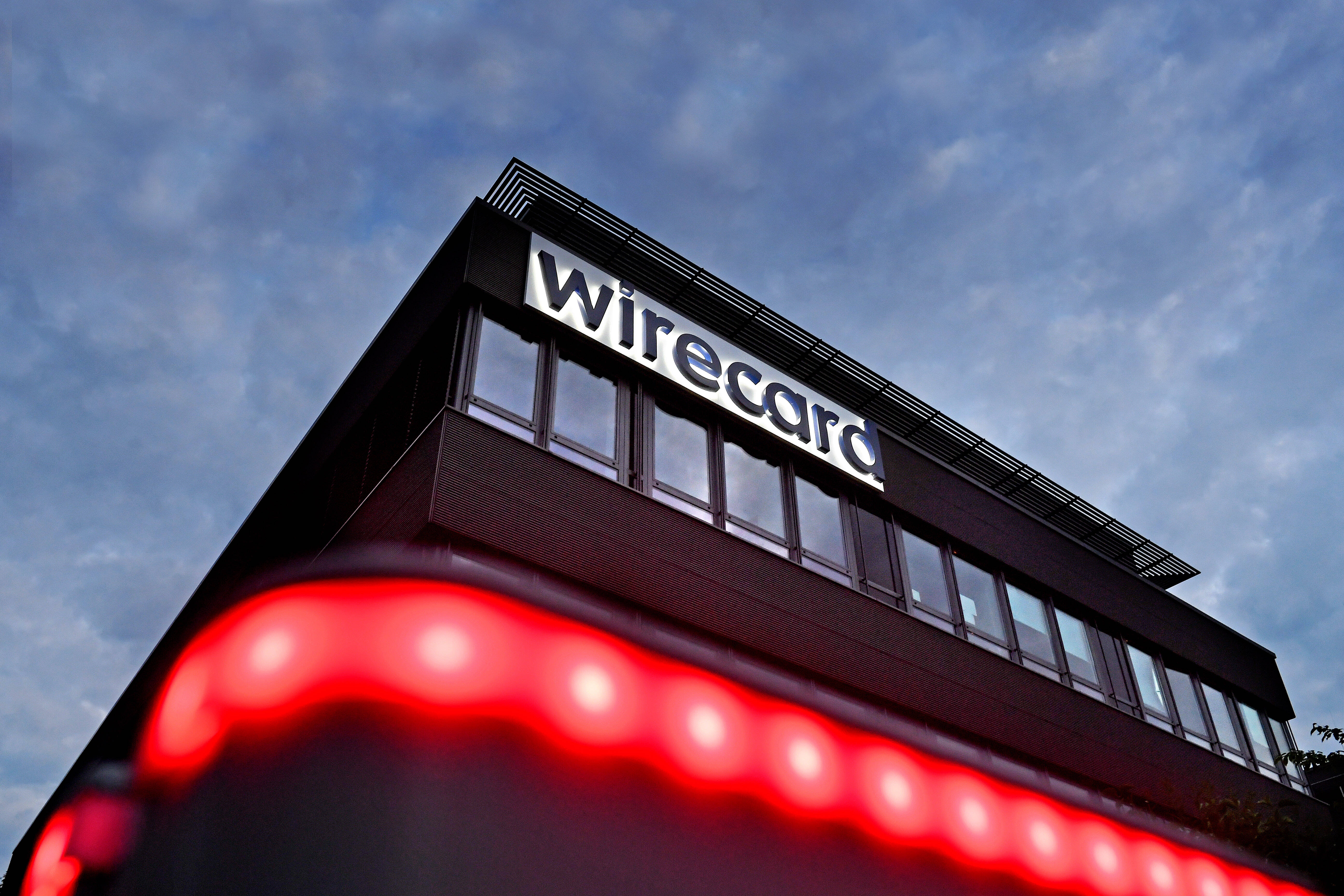 Vorsätzlich hat der Finanzdienstleister „Wirecard“ seine Bilanzen gefälscht und damit Schäden in Milliardenhöhe angerichtet. Bundesfinanzminister will Unternehmen nun besser kontrollieren.