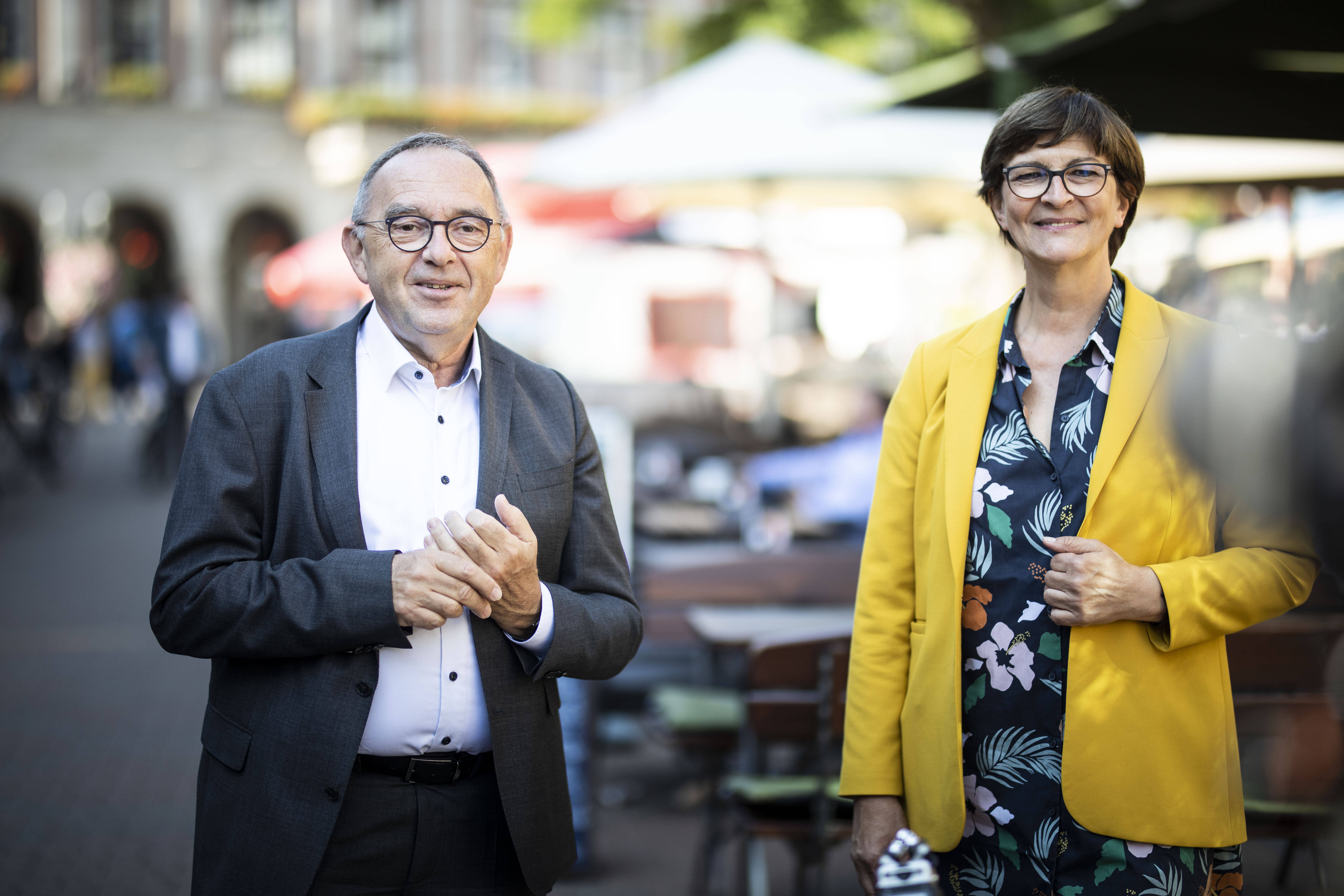 Wollen auch in Europa „versöhnen statt spalten“: Die SPD-Vorsitzenden Norbert Walter Borjans (l.) und Saskia Esken