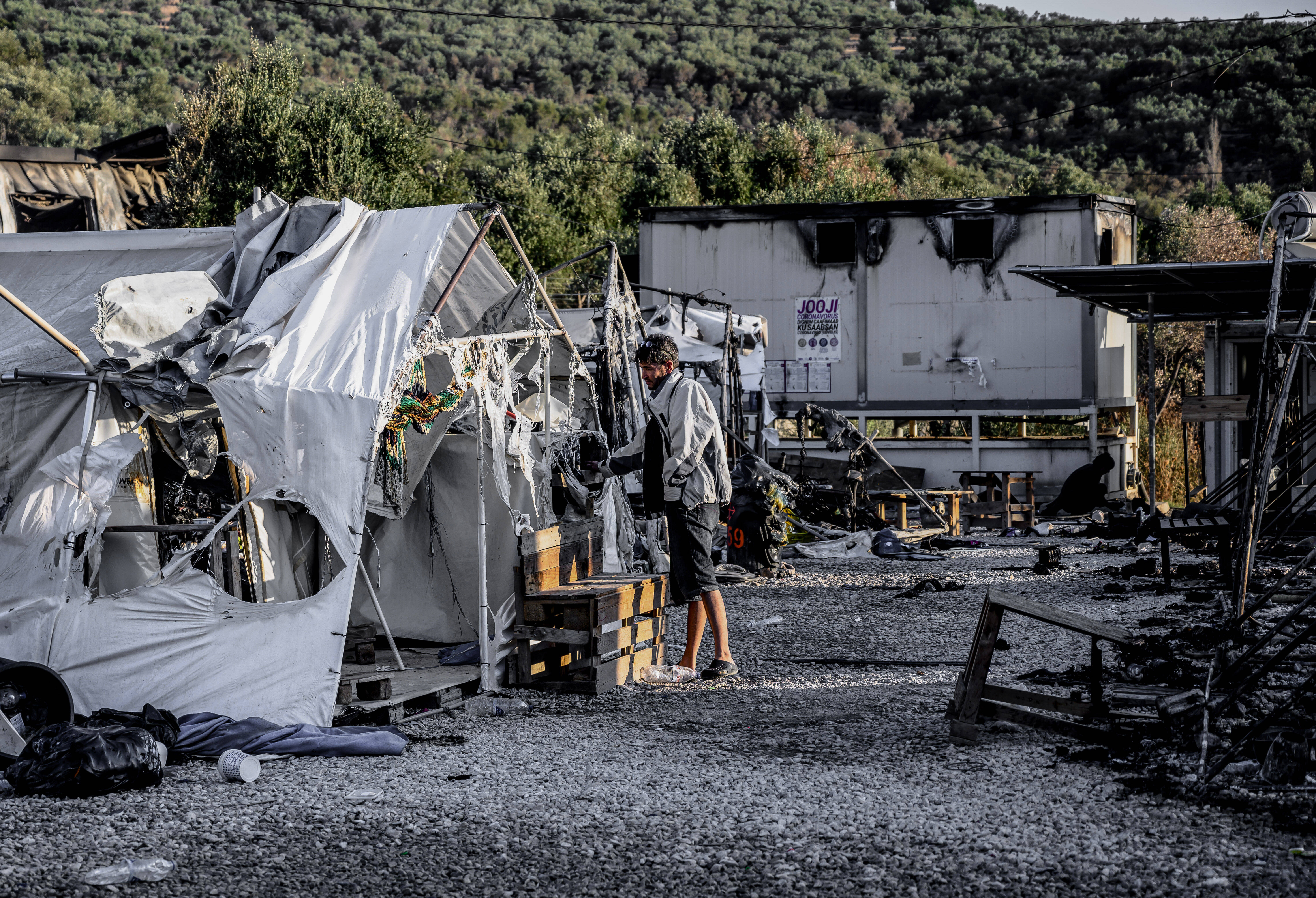 Nur noch verkohlte Reste: Nach dem Brand im Lager Moria sagt die Bundesregierung Soforthilfe zu, beharrt aber auf einer europäischen Lösung.