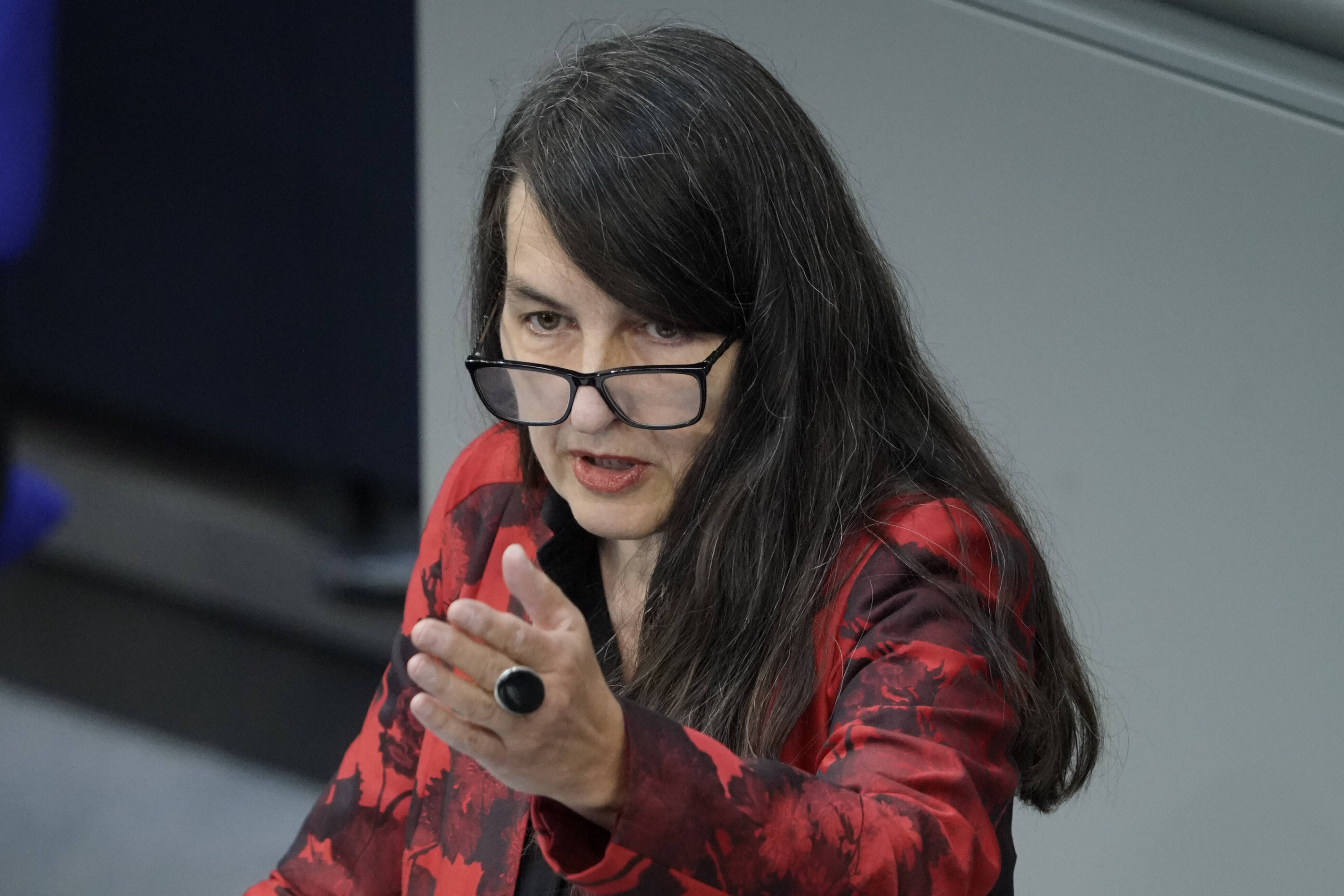 SPD-Obfrau im Maut-Untersuchungsausschuss, Kirsten Lühmann: Der Minister agiert leider widersprüchlich.