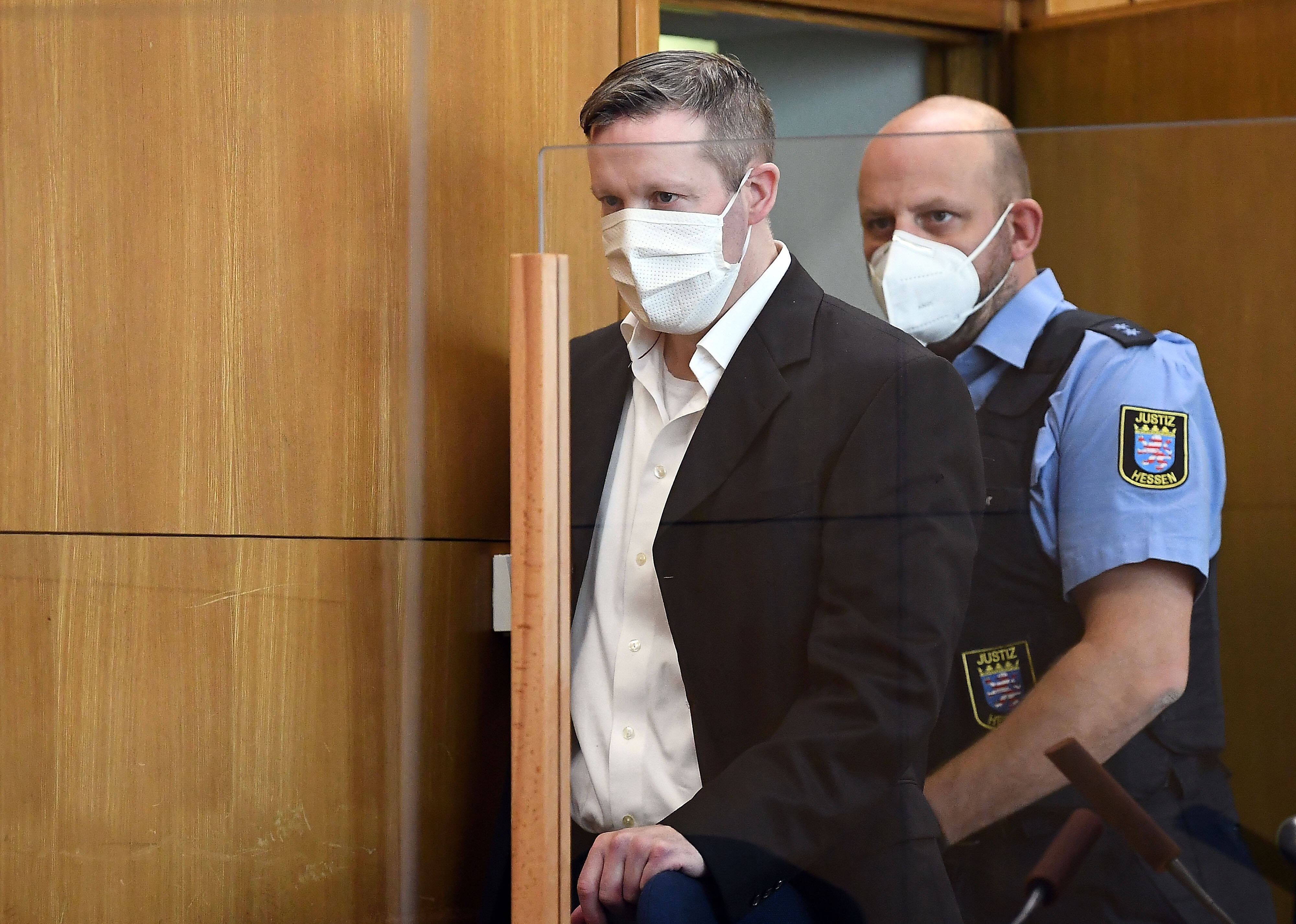 Die Aussagen seiner Ex-Kollegen haben ihn nicht entlastet: Für den mutmaßlichen Mörder von Walter Lübcke Stephan E. wird es eng.