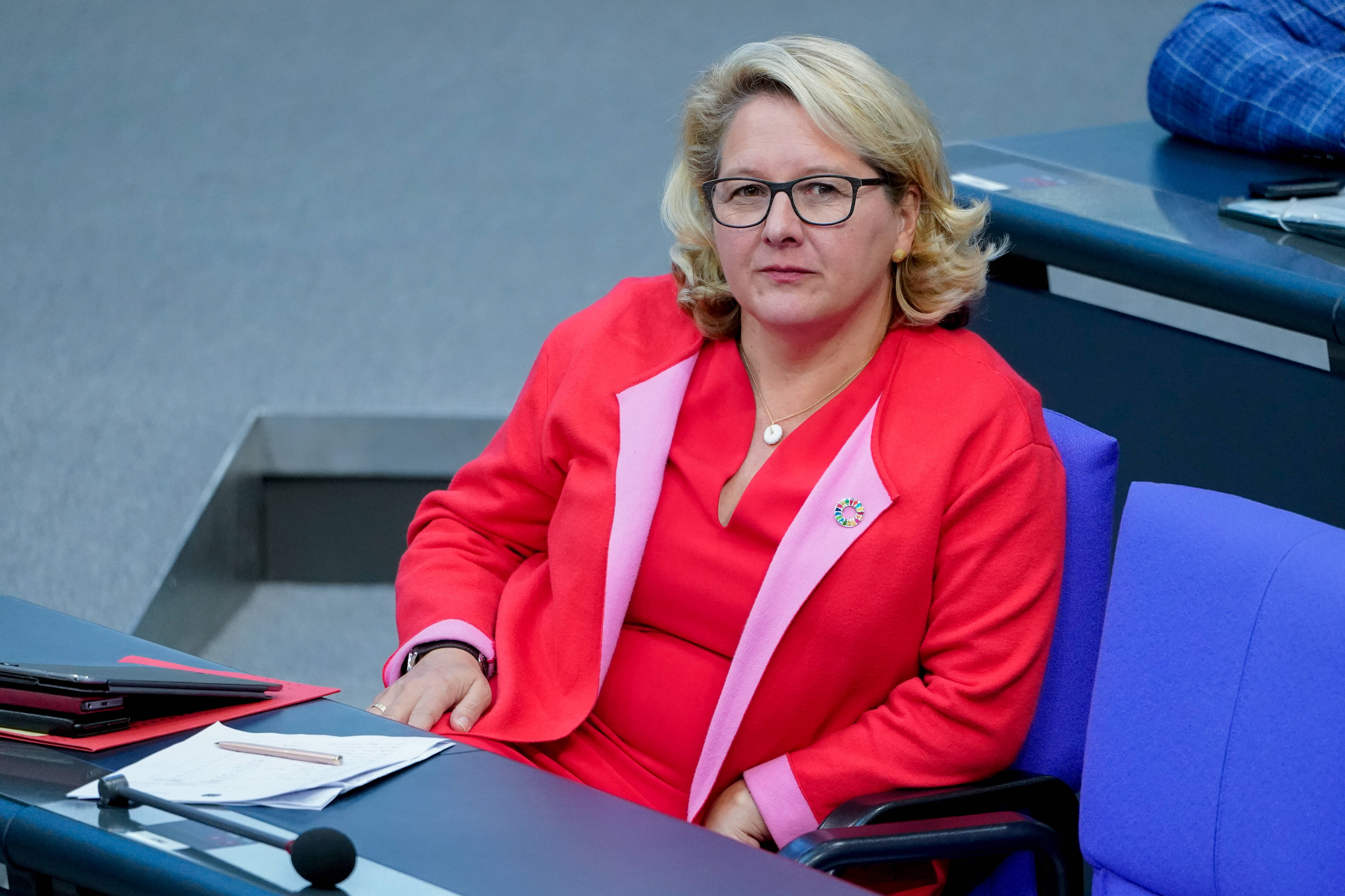 Auf der Regierungsbank: Bundesumweltministerin Svenja Schulze im Deutschen Bundestag