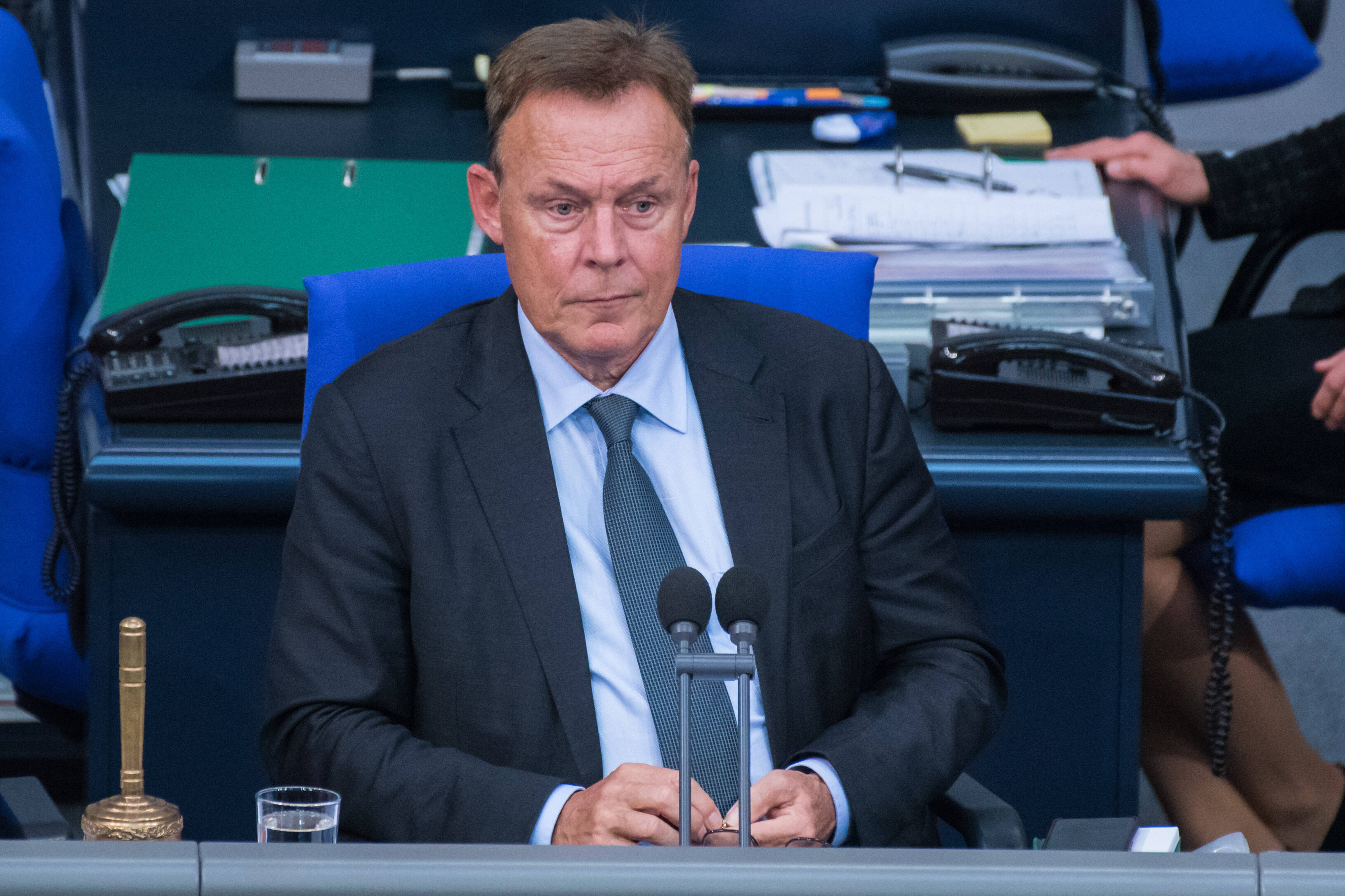 Bundestagsvizepräsident Thomas Oppermann fordert mehr Diskussionen über Corona-Regeln im Bundestag.