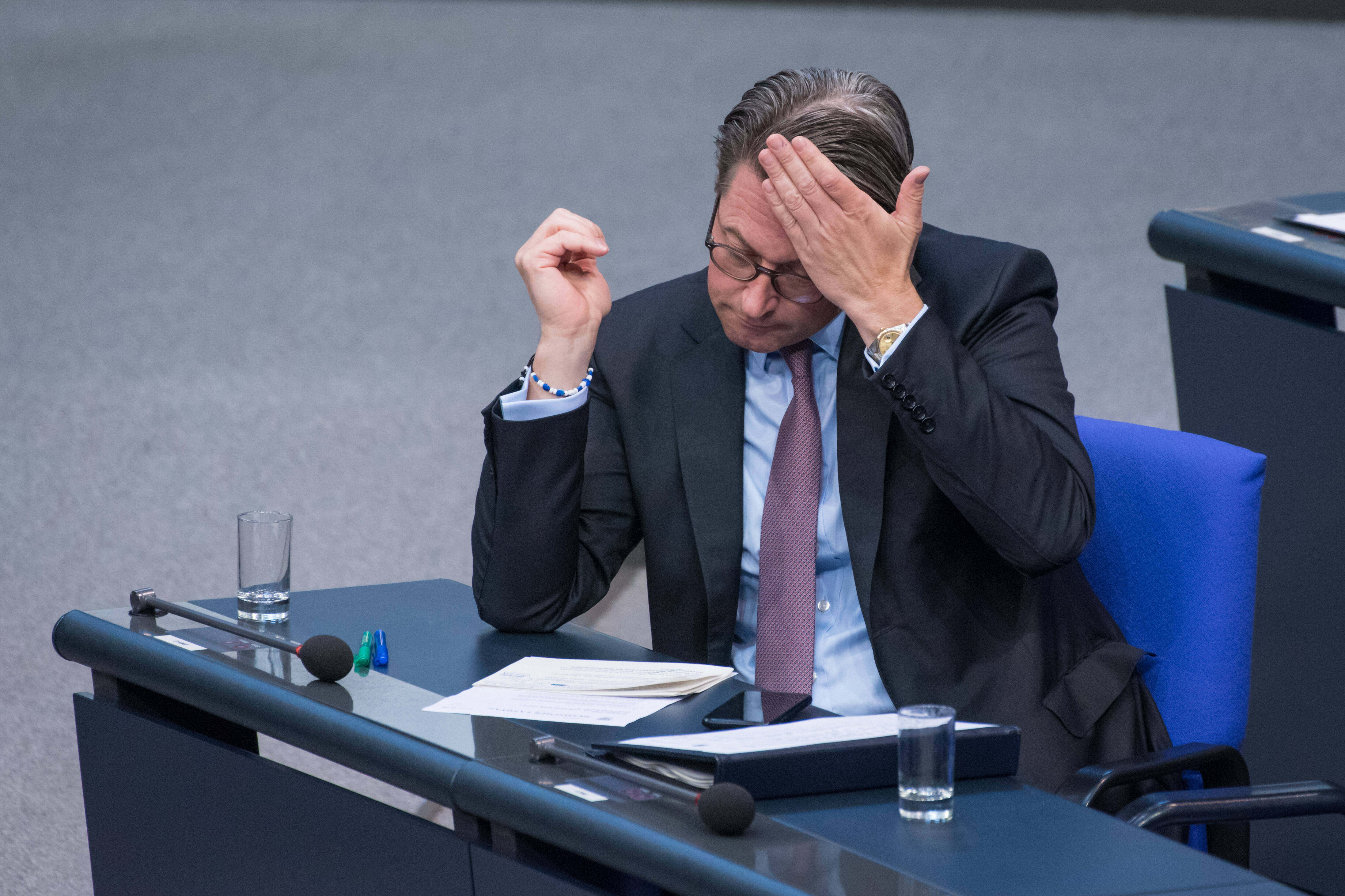 CSU-Verkehrsminister Andreas Scheuer steht unter Dauerfeuer wegen der PKW-Maut – viel Rückendeckung bekommt er von der SPD-Bundestagsfraktion nicht.