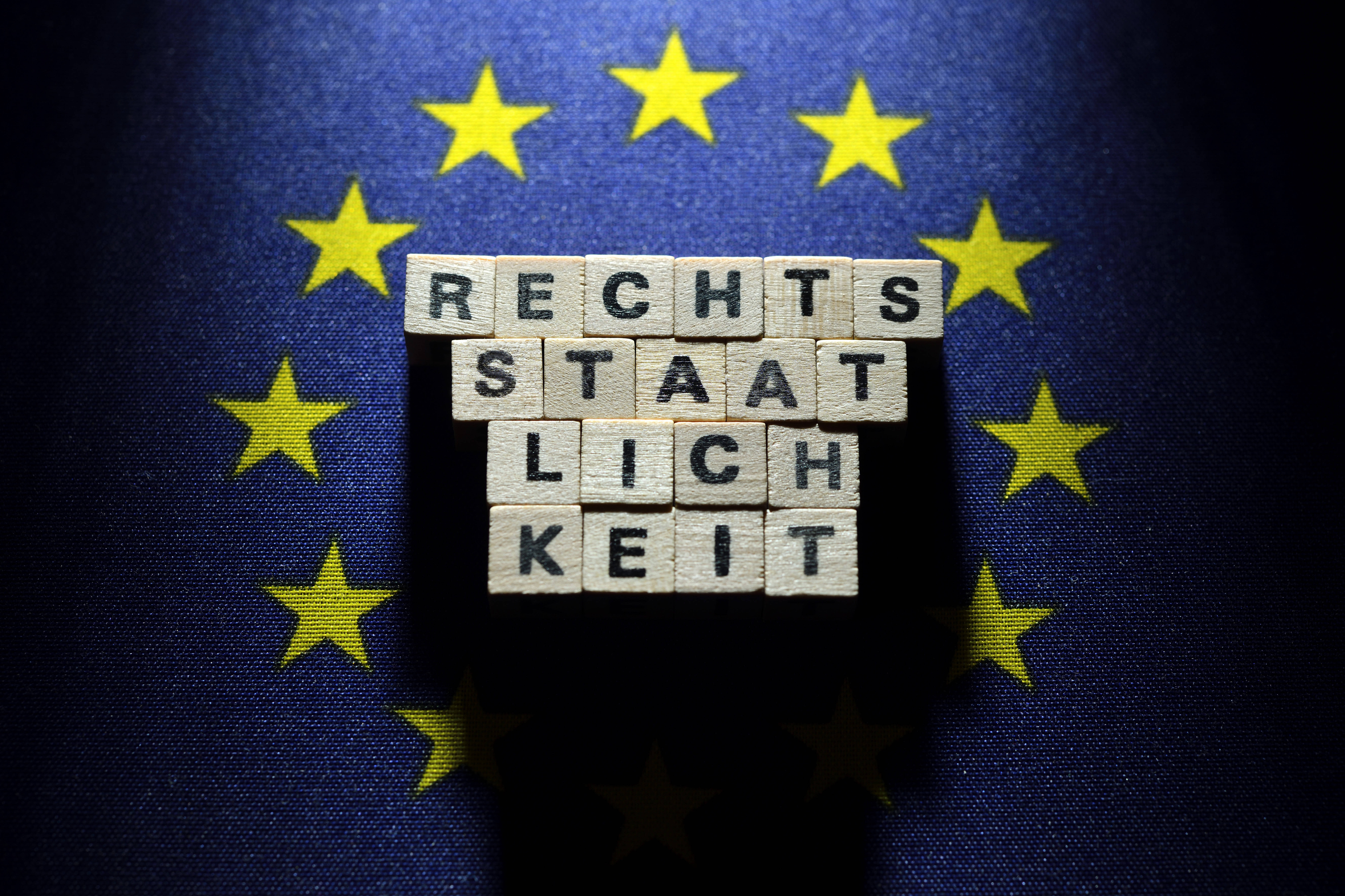 Ein Sieg für die Rechtsstaatlichkeit in Europa: Die Staats- und Regierungschef*innen haben sich auf den EU-Haushalt inklusive Rechtsstaatsmechanismus verständigt.