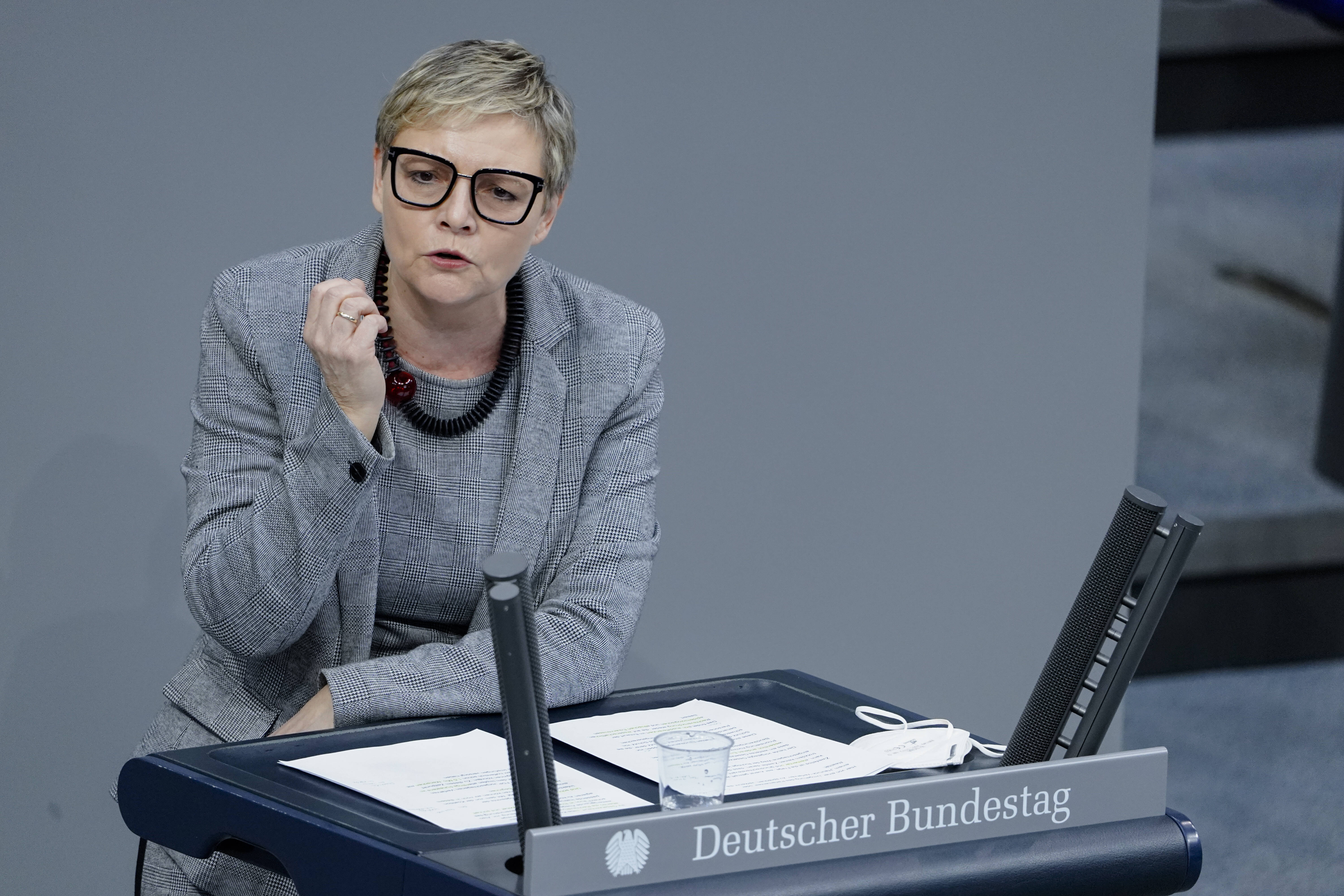 Die gesundheitspolitische Sprecherin der SPD-Fraktion Sabine Dittmar bei einer Rede im Bundestag.