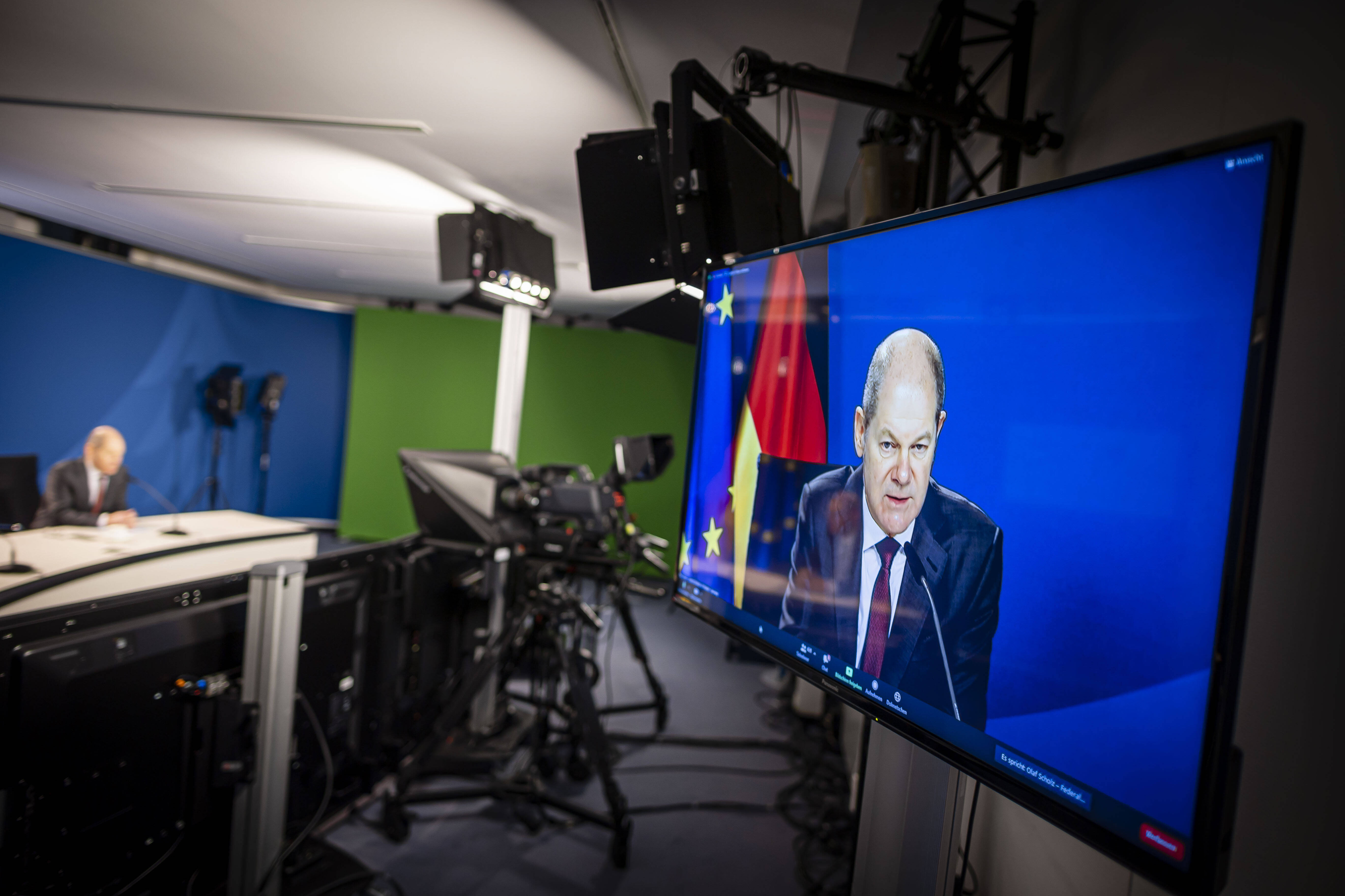Wie hier wird Olaf Scholz auch am Donnerstagabend in Hof per Video zugeschaltet.