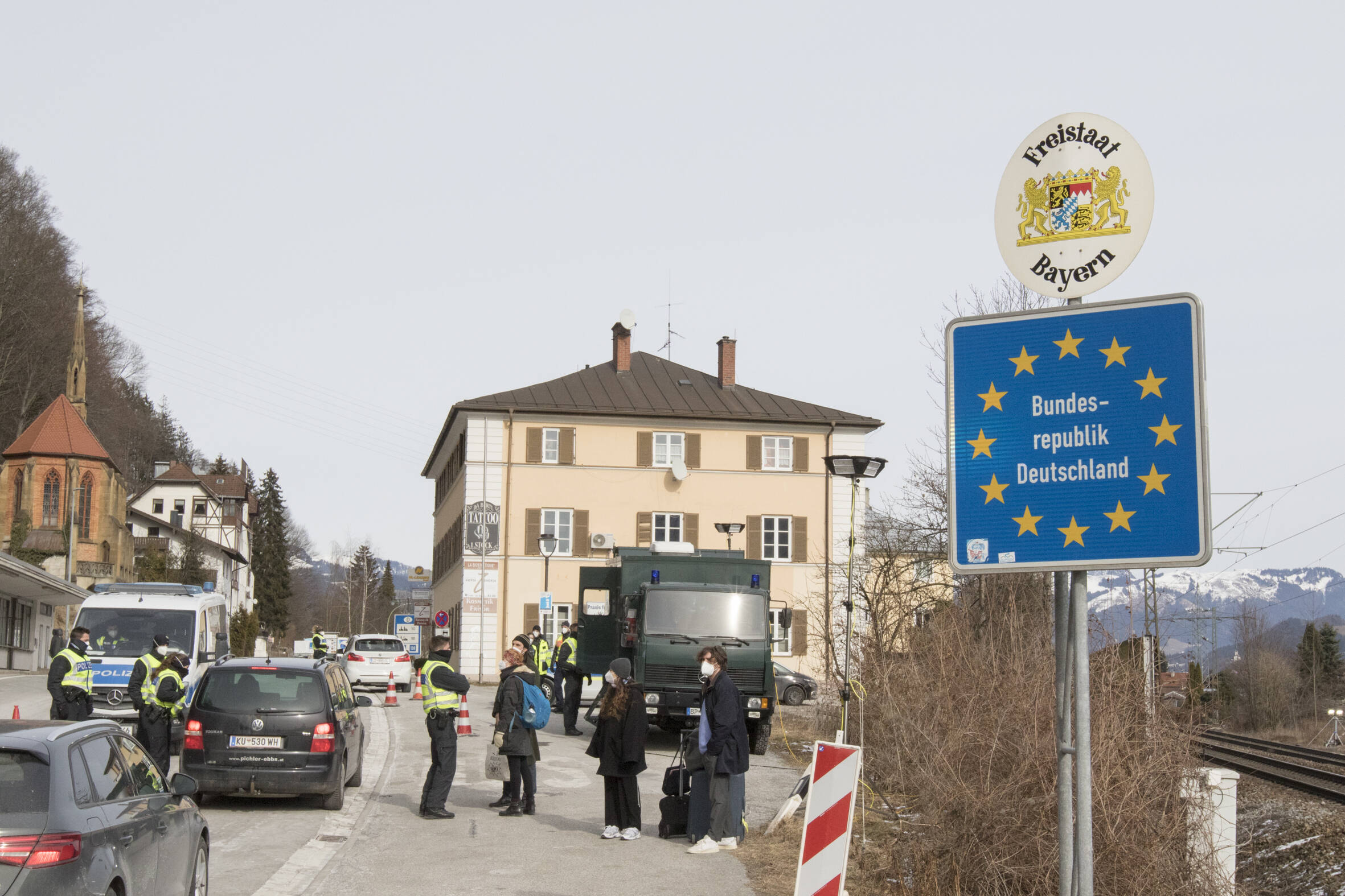 Grenzkontrollen wegen Corona in Bayern: hier an der Bundesstraße nach Kufstein-Kiefersfelden am 15. Februar 2021
