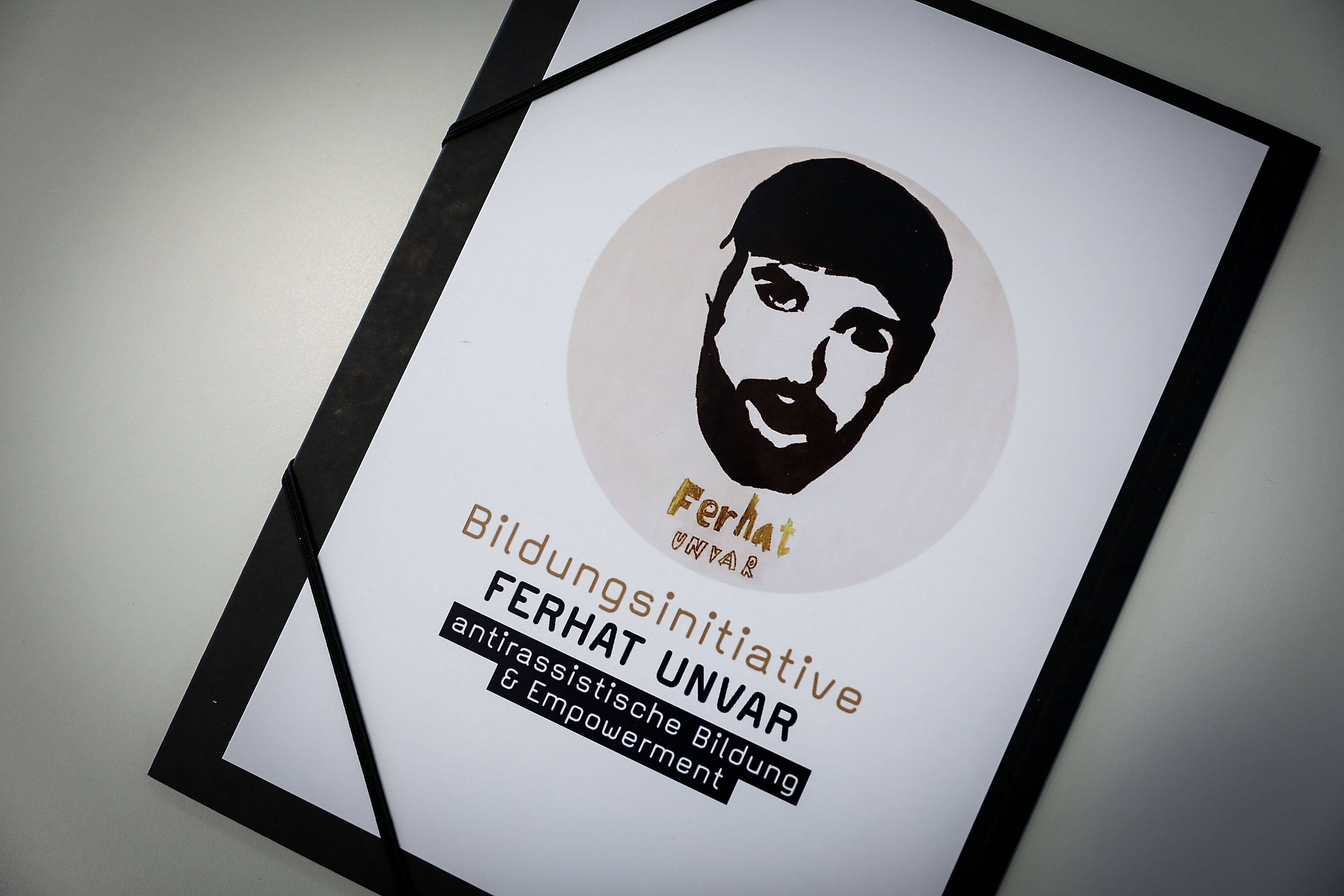 In Erinnerung an den beim Anschlag in Hanau Ermordeten hat sich die Bildungsinitiative Ferhat Unvar gegründet.