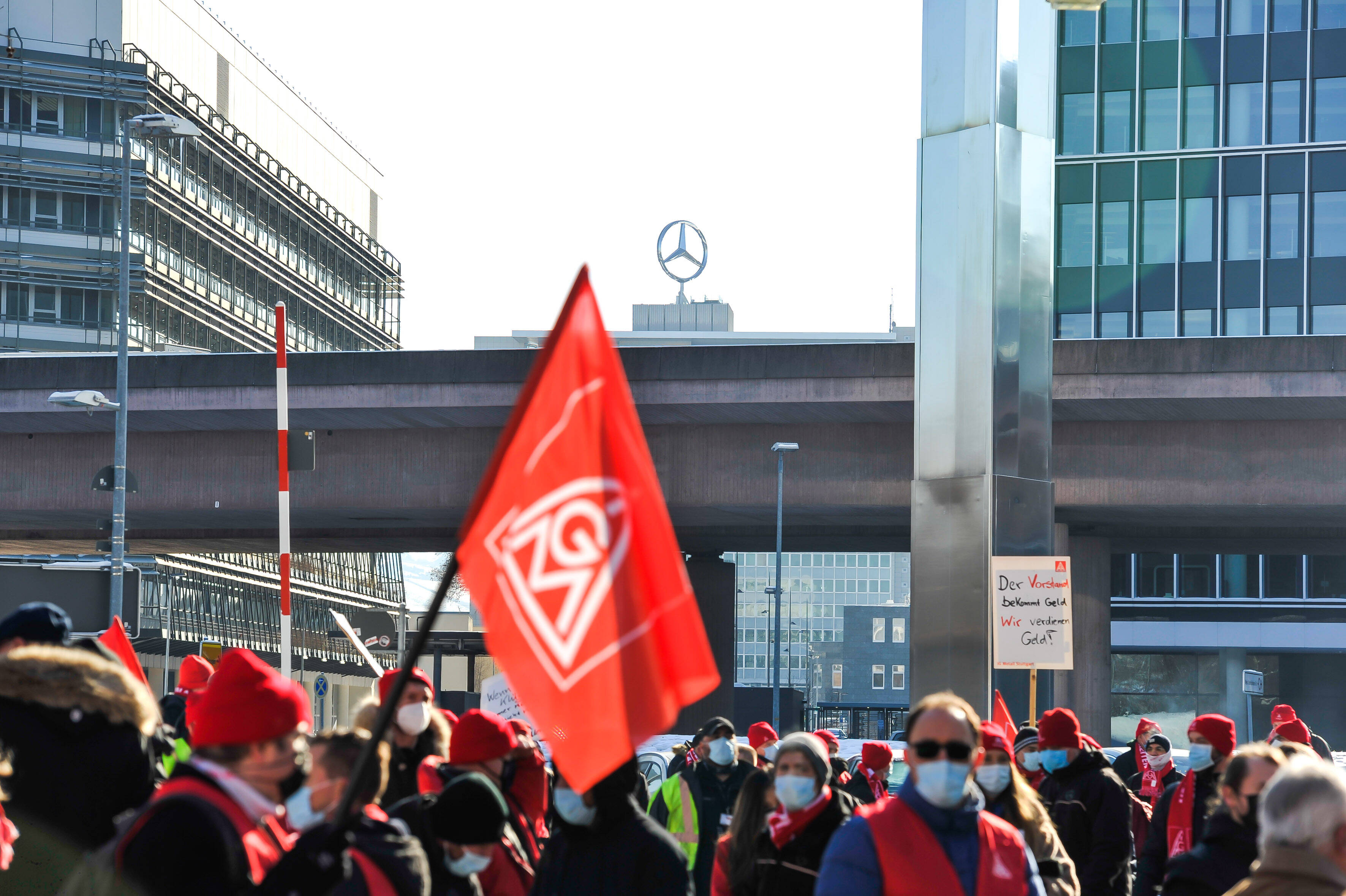 Zukunftsängste: Demonstration der IG Metall in Stuttgart gegen Stellenabbau bei Daimler.