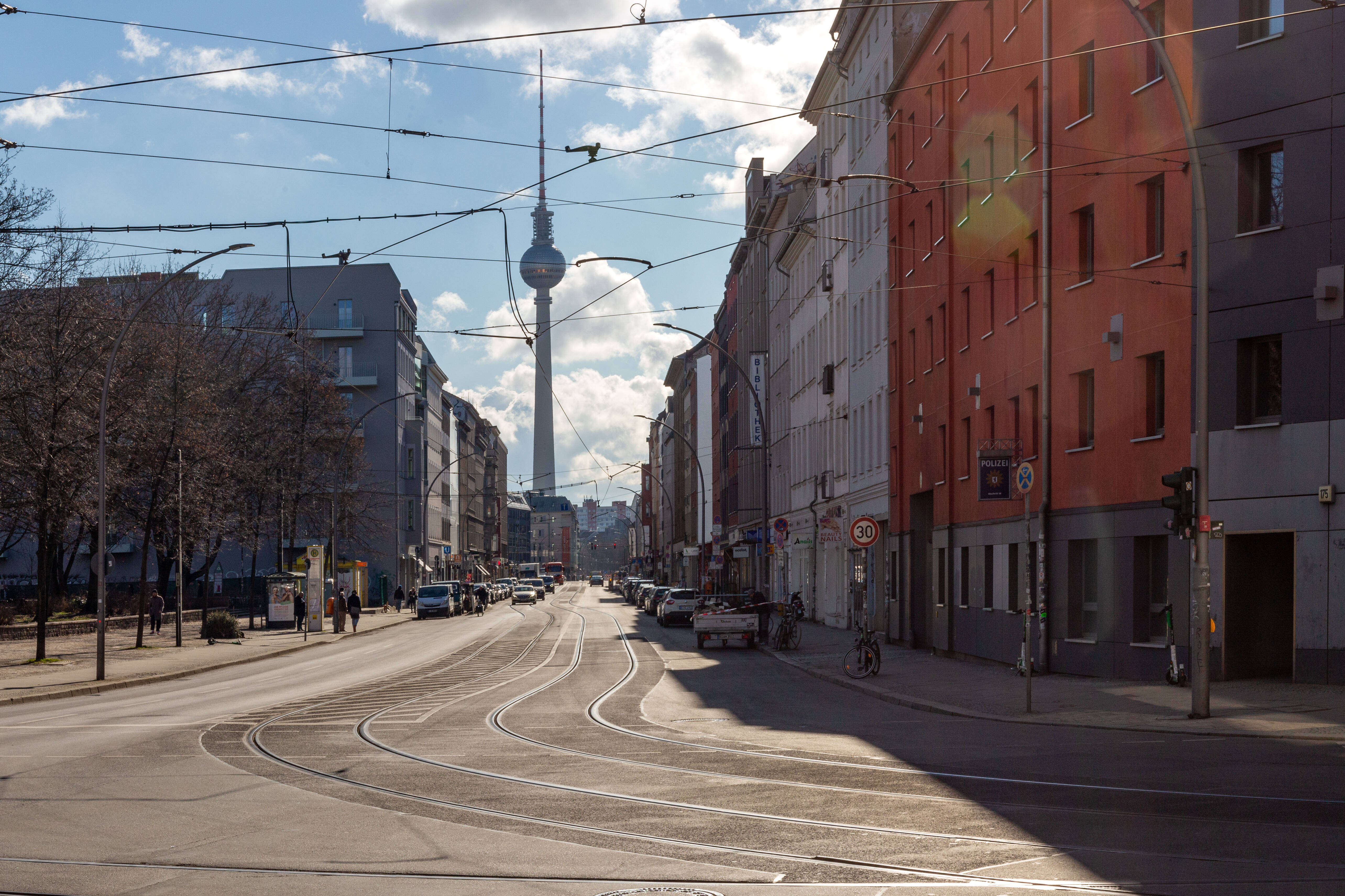 Der Berliner Mietendeckel verstößt gegen die Verfassung. SPD-Politiker*innen und Mieter*innen-Vertreter*innen fordern nun eine Miet-Begrenzung auf Bundesebene.