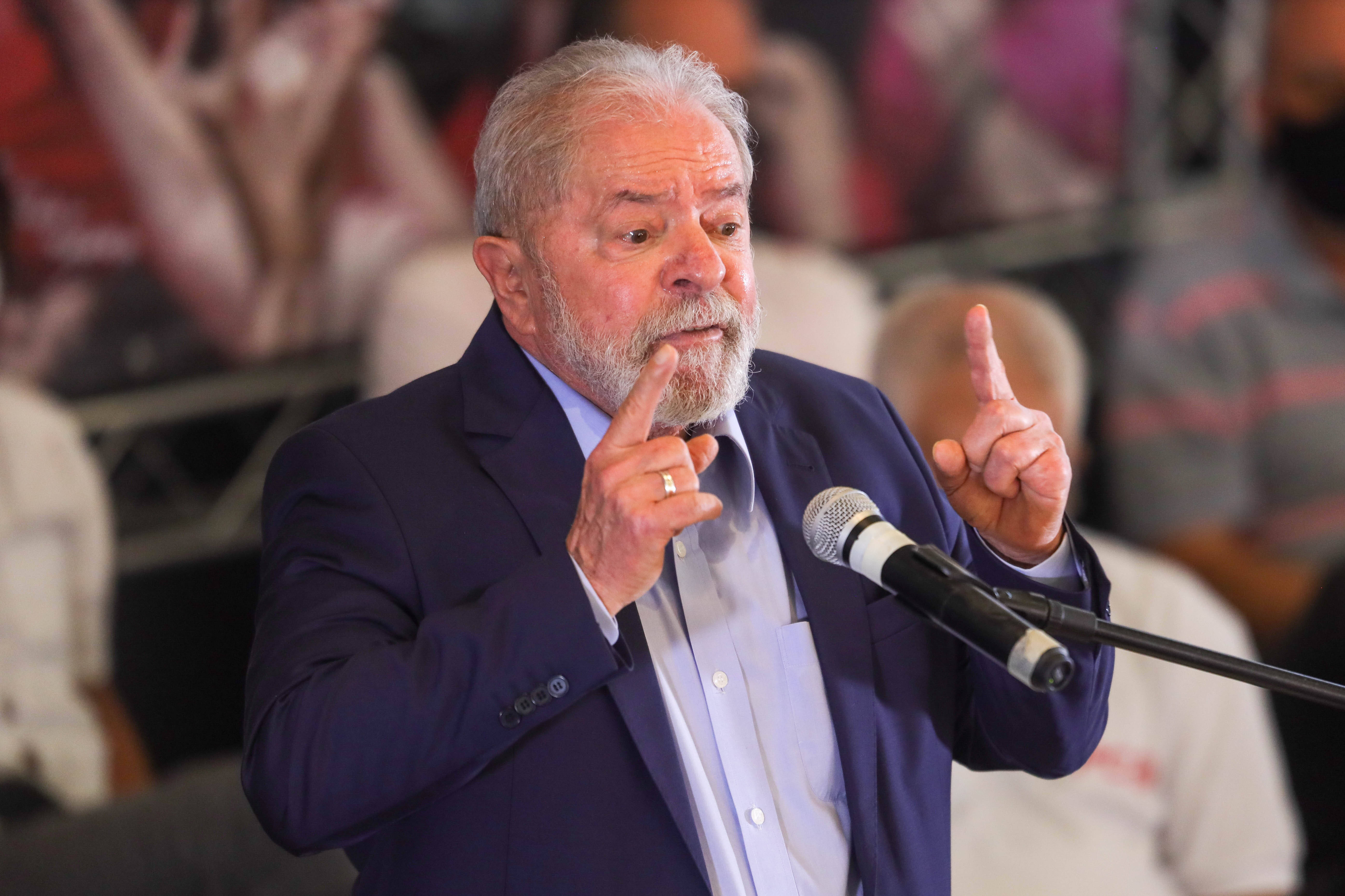 Linker Hoffnungsträger: Brasiliens Ex-Präsident Lula da Silva am 10. März 2021 bei einer Rede vor Metallarbeiter*innen.