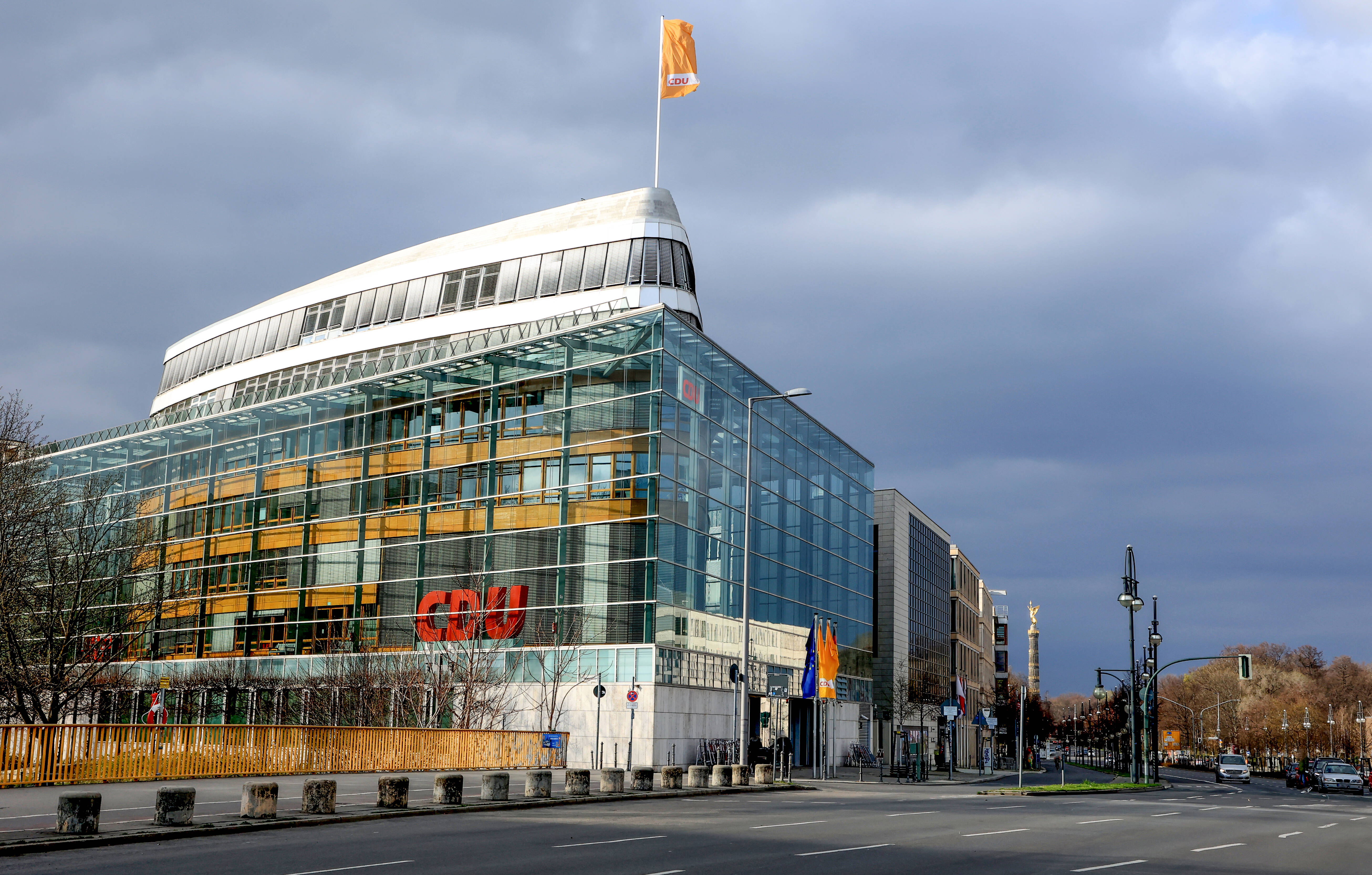 Dunkle Wolken über dem Konrad-Adenauer-Haus in Berlin: Der Streit um Hans-Georg Maaßen belastet die CDU und ihren Vorsitzenden Armin Laschet.