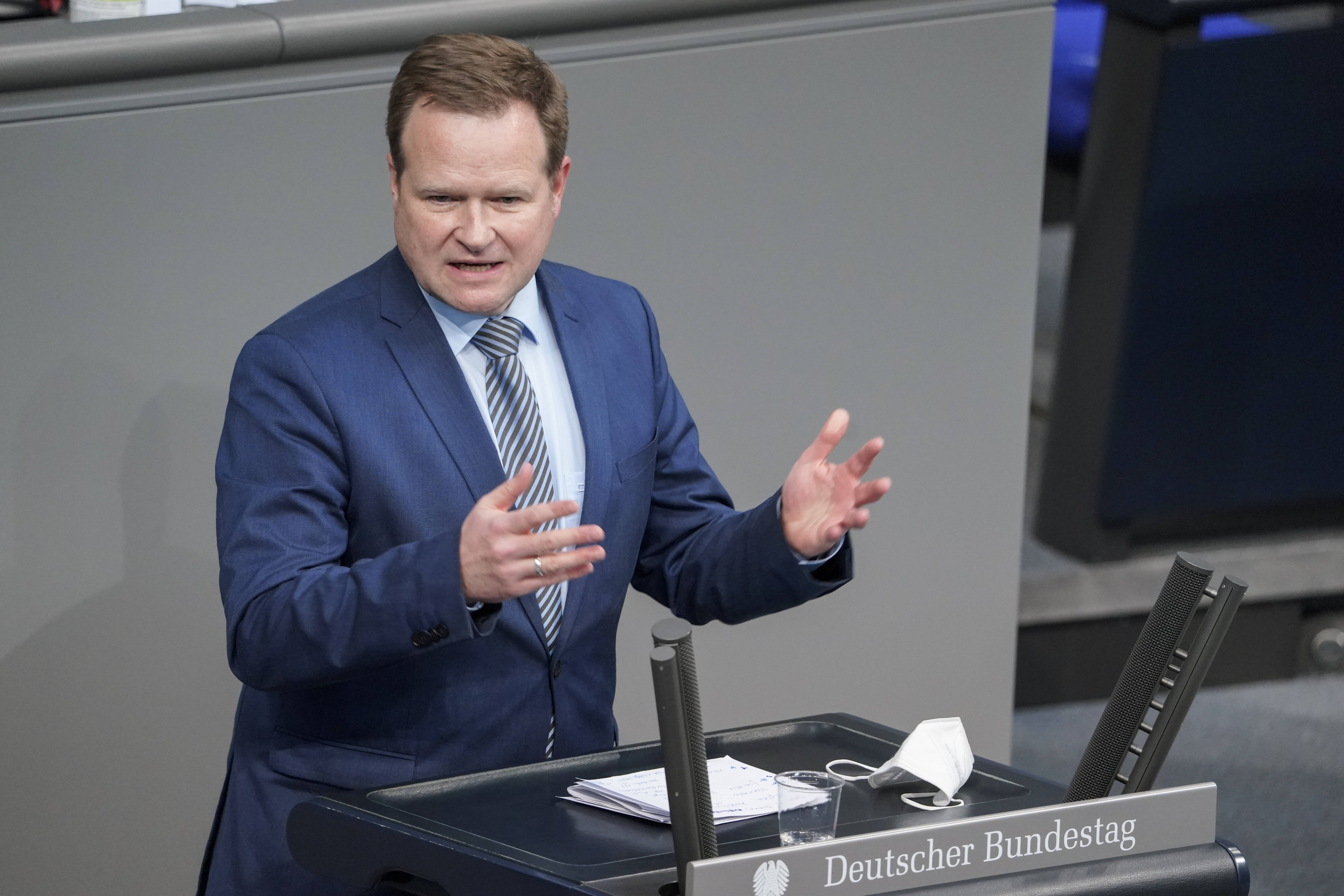 Frank Schwabe gehört dem Bundestag seit 2005 an. Zuletzt war er menschenrechtspolitischer Sprecher der SPD-Bundestagsfraktion. In seinem Wahlkreis Recklinghausen I kam er auf 41 Prozent der Stimmen.