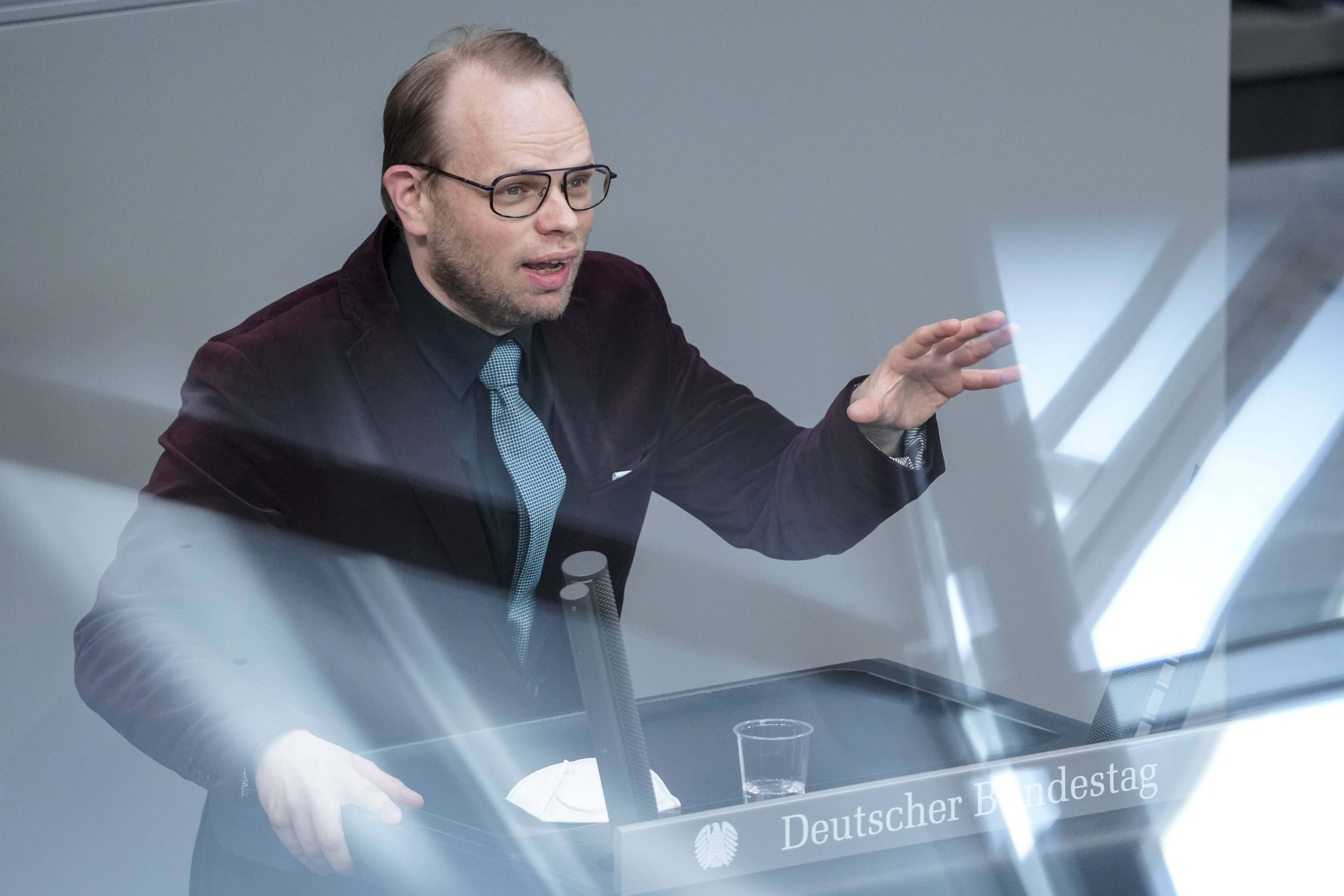 SPD-Abgeordneter Helge Lindh bei seiner Rede am 22. April: „Gedenke, du bist AfDler; Klugheit und Vernunft sind nicht deine Kernkompetenz.“