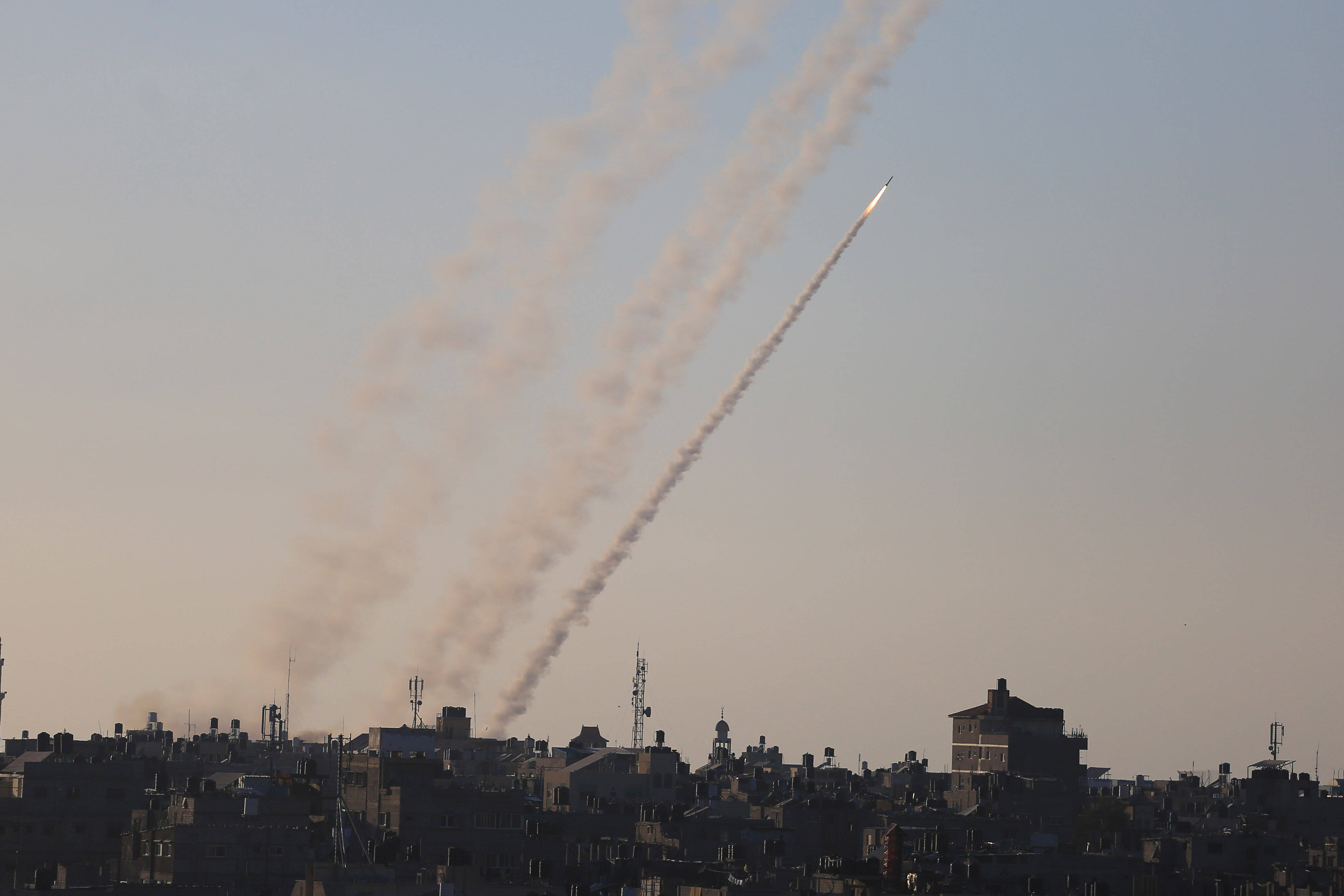 Raketenbeschuss Israels aus dem Gaza-Streifen: Die Hamas hat durch ihre Raketen auf Jerusalem die Ereignisse dort gekapert und einen Krieg provoziert, sagt Hannes Alpen von der Friedrichj-Ebert-Stiftung.