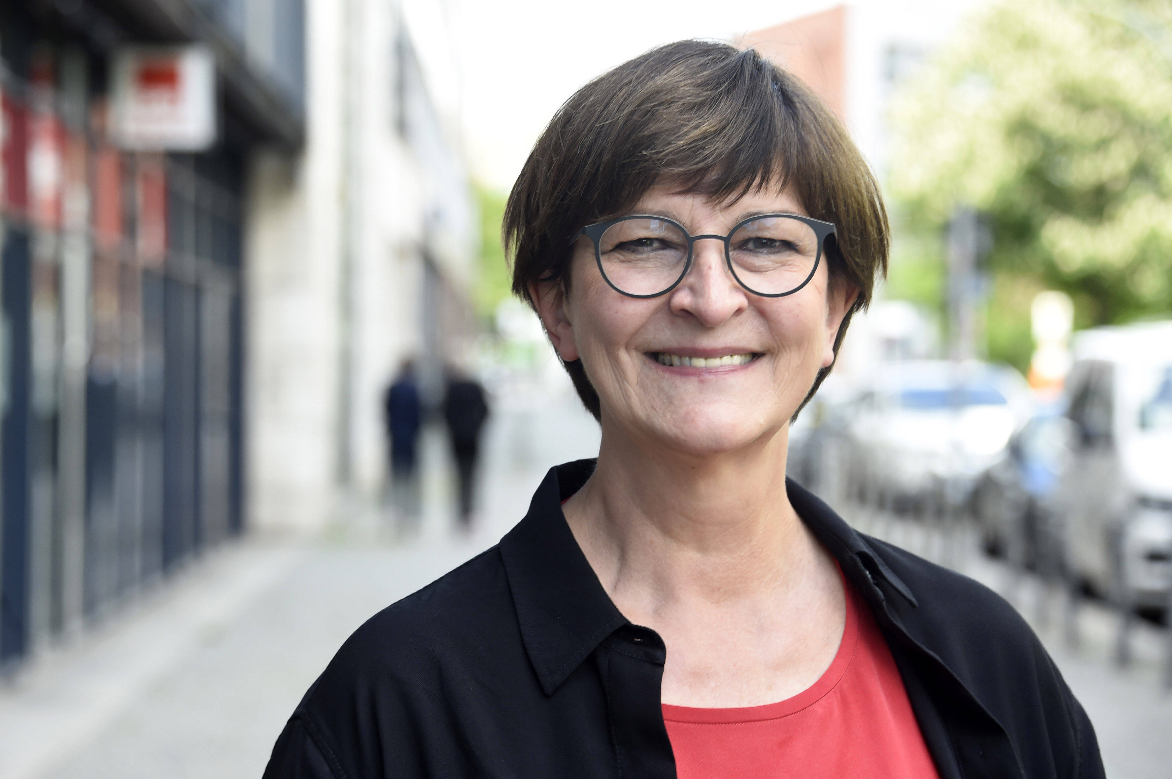 SPD-Vorsitzende Saskia Esken: Jede Schule muss an schnelles Internet angeschlossen sein.