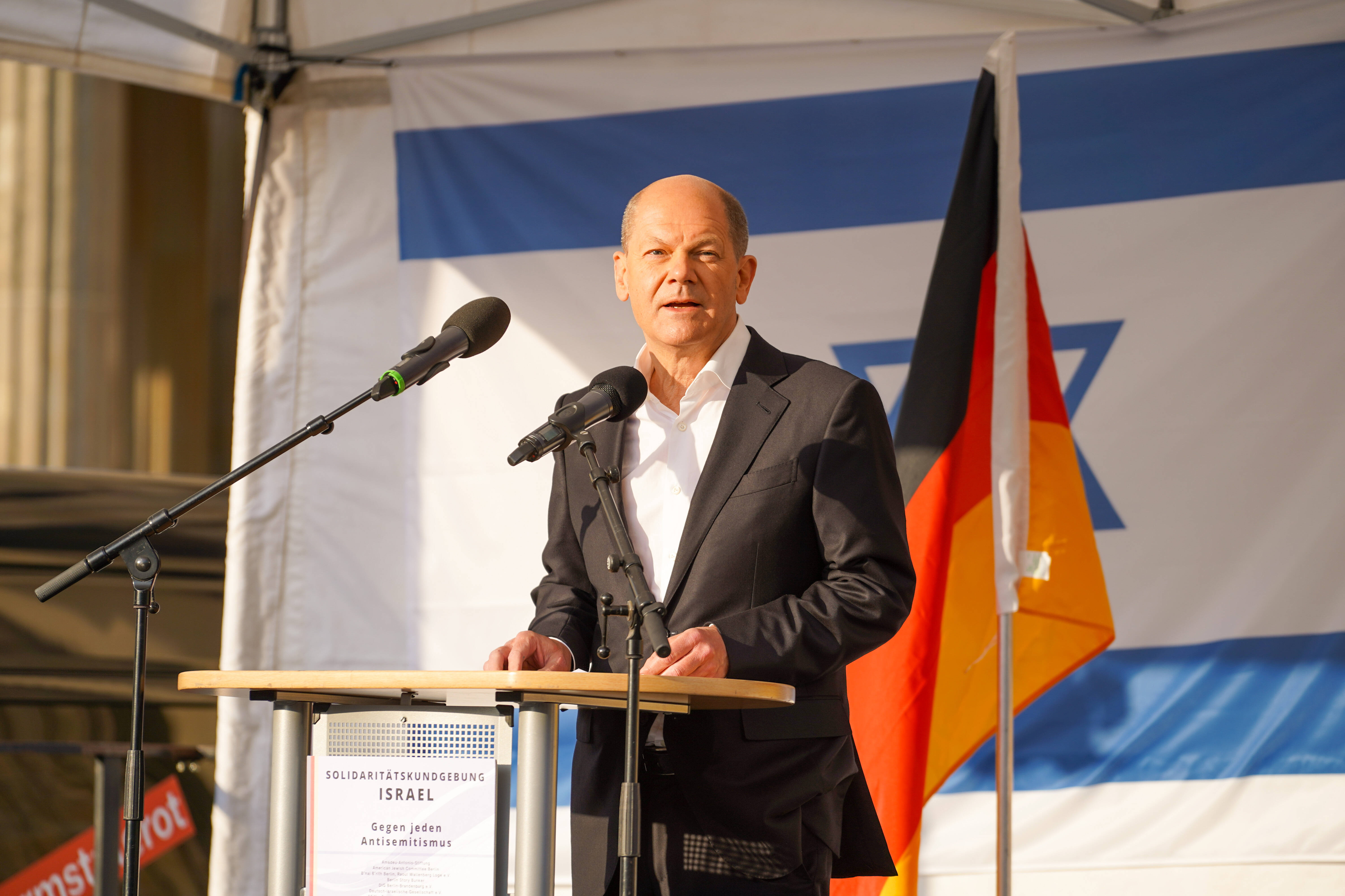 Olaf Scholz bei der Solidaritätskundgebung in Berlin: „Wer jüdisches Leben in Deutschland angreift, greift die Identität der deutschen Gesellschaft an, der greift uns alle an.“