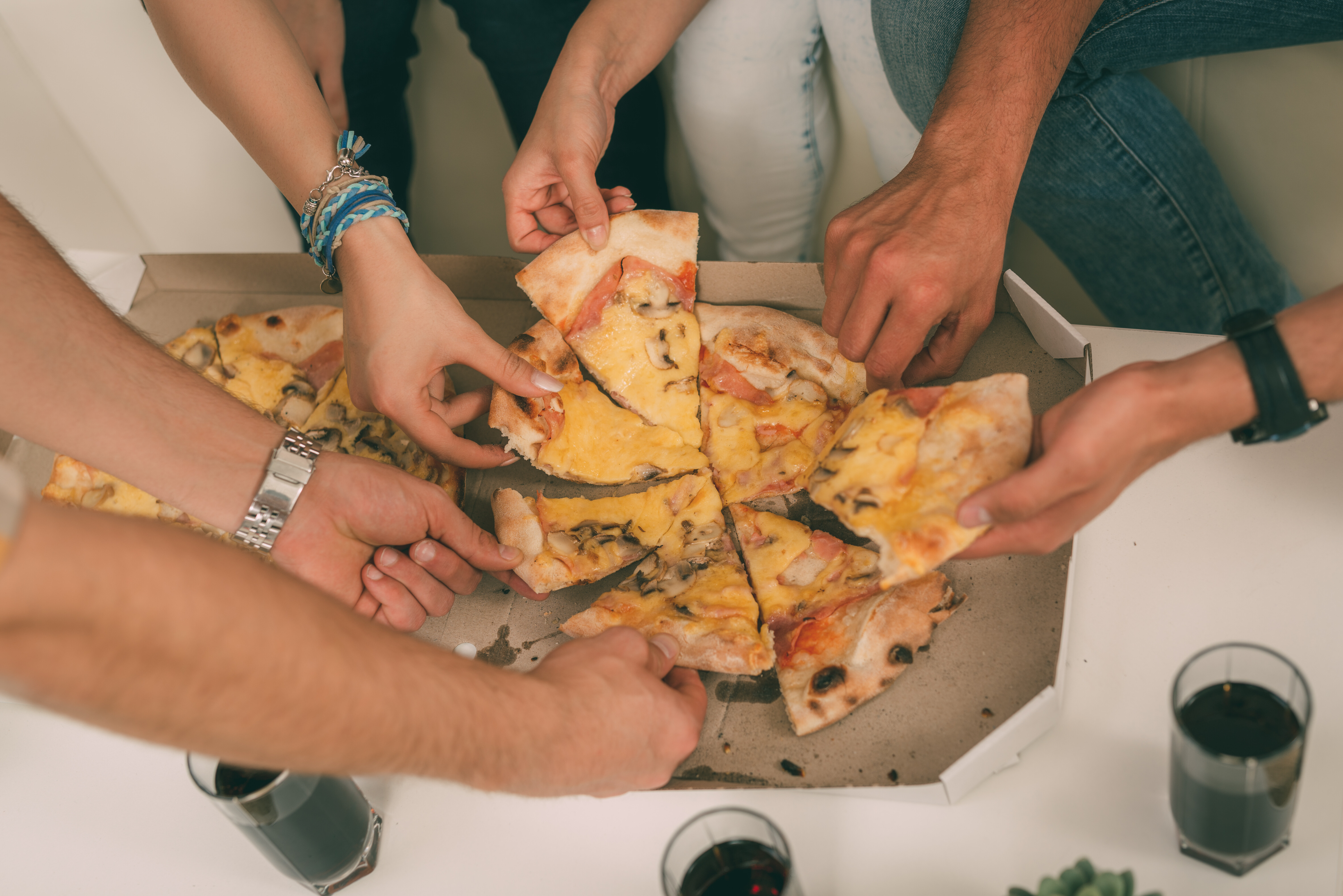 Gemeinsam Essen, gemeinsam sprechen – das ist das Ziel von „Pizza und Politik“ .