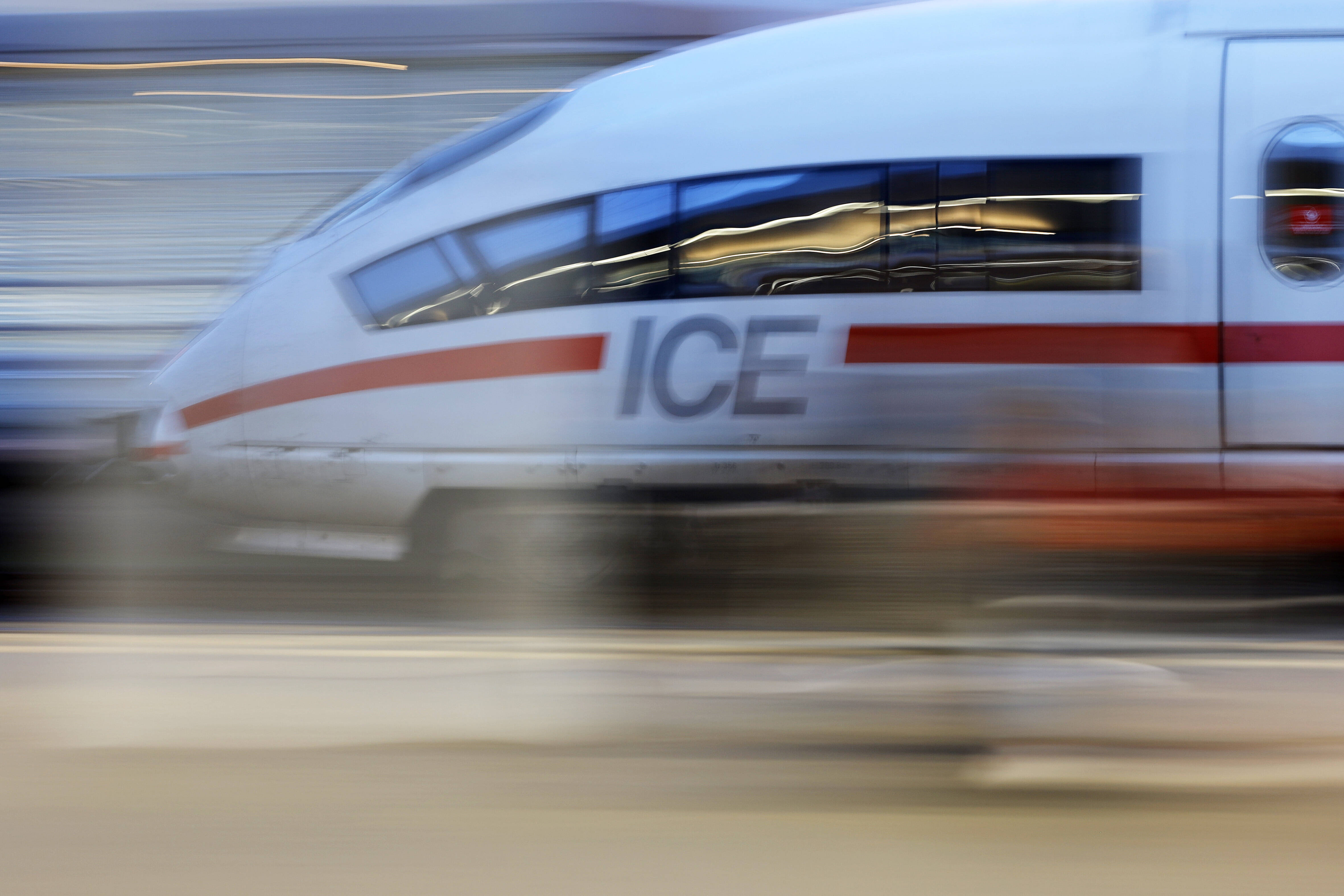 Tempo statt Lähmung: Eine Zerschlagung der Bahn würde großen Schaden anrichten, sind Cosima Ingeschay und Heike Moll überzeugt.